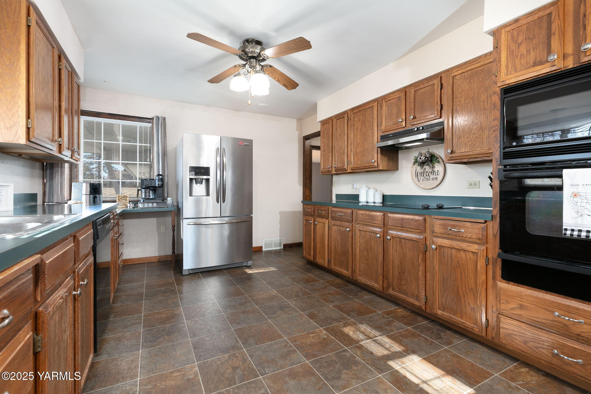 8713- 8711 Tieton Dr
