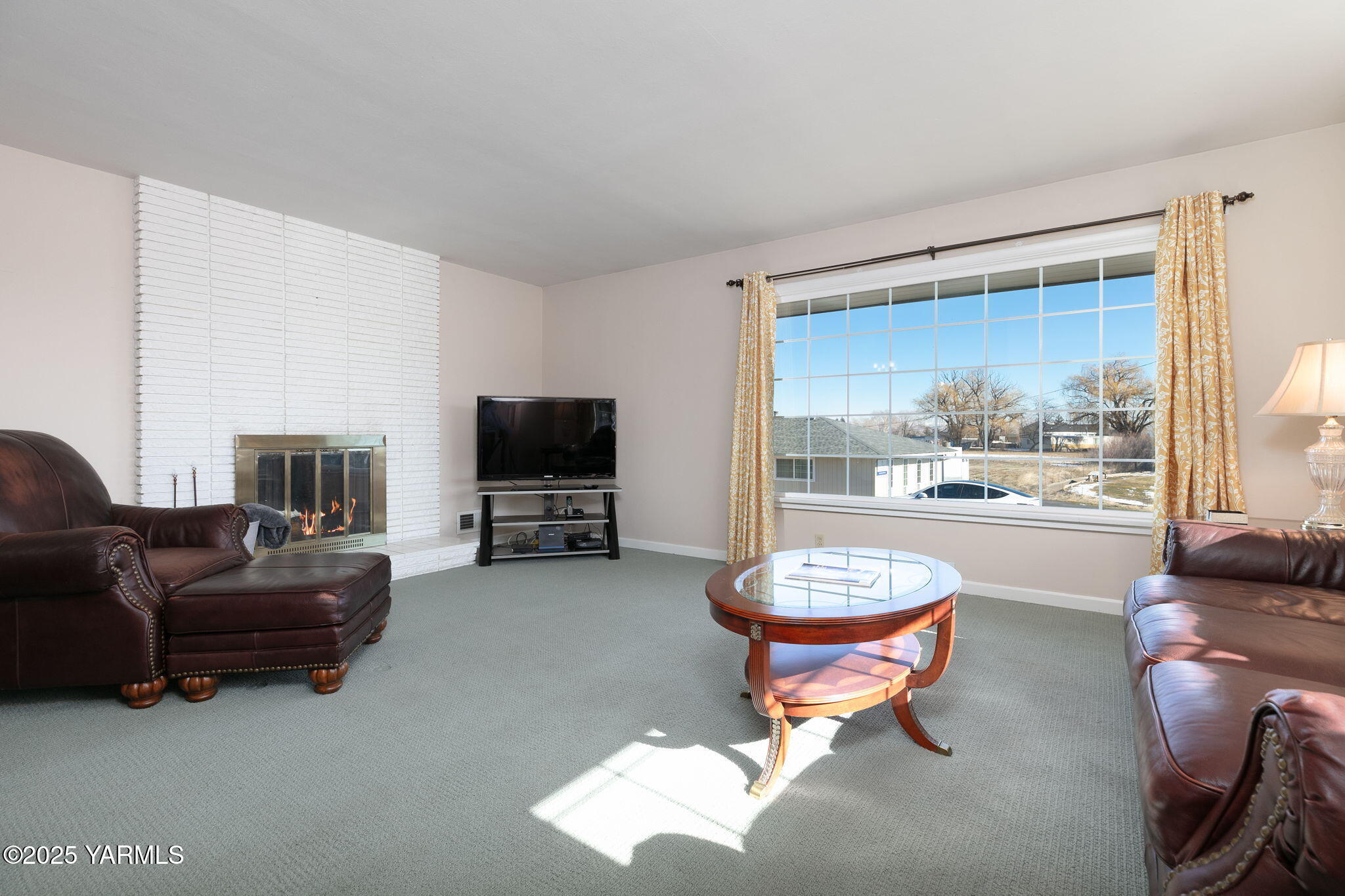 8713- 8711 Tieton Dr