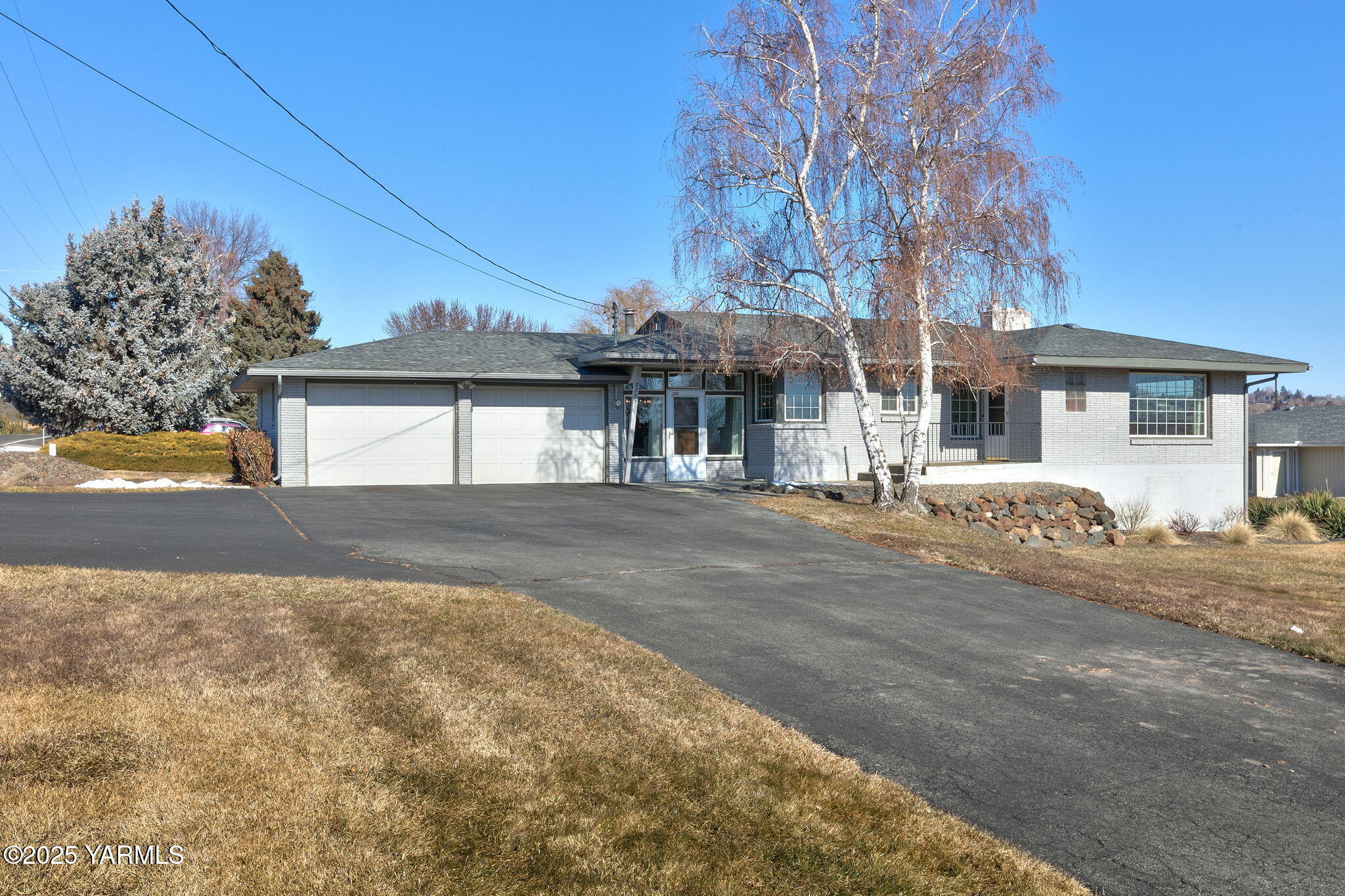 8713- 8711 Tieton Dr
