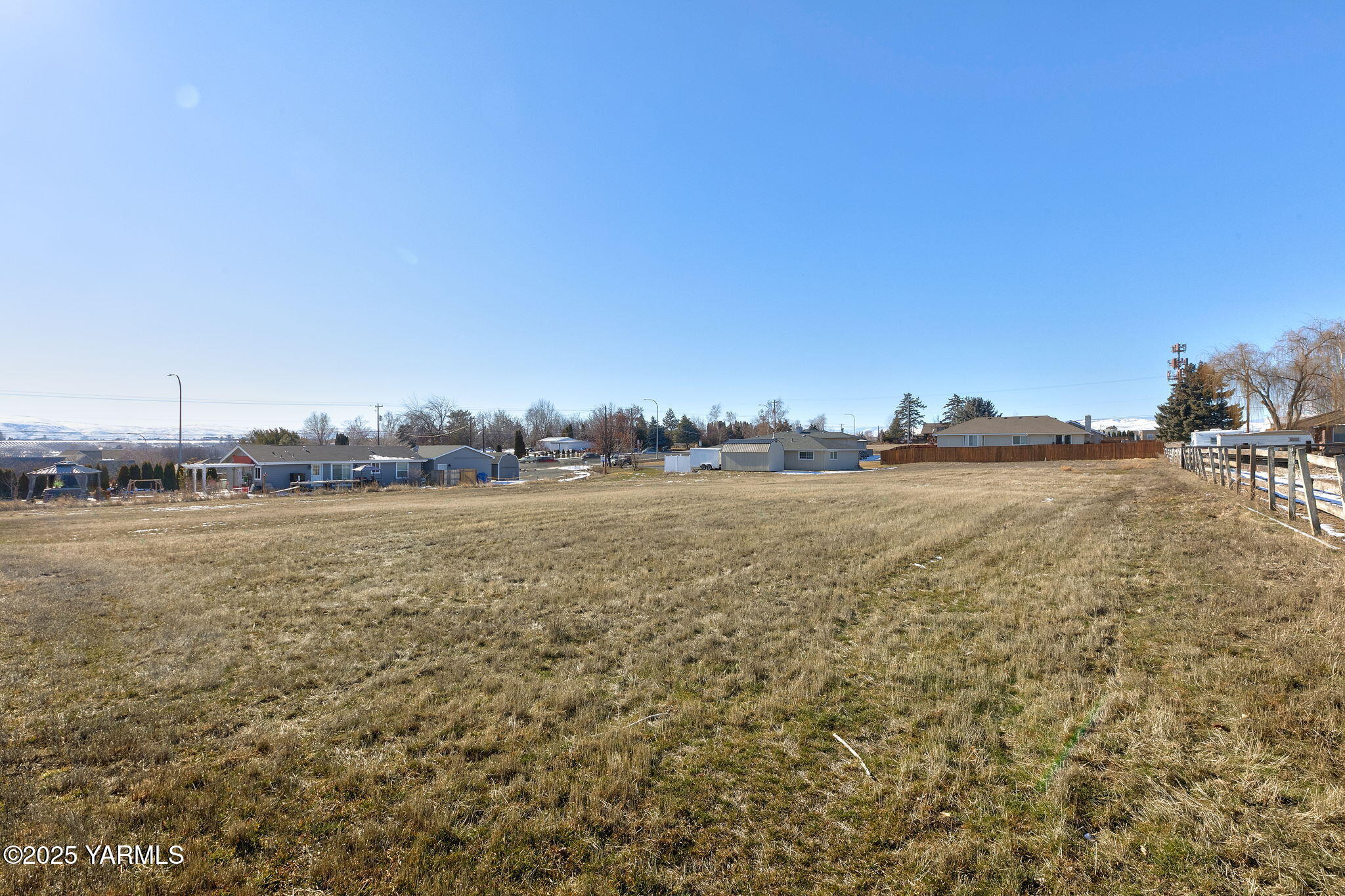 8713- 8711 Tieton Dr