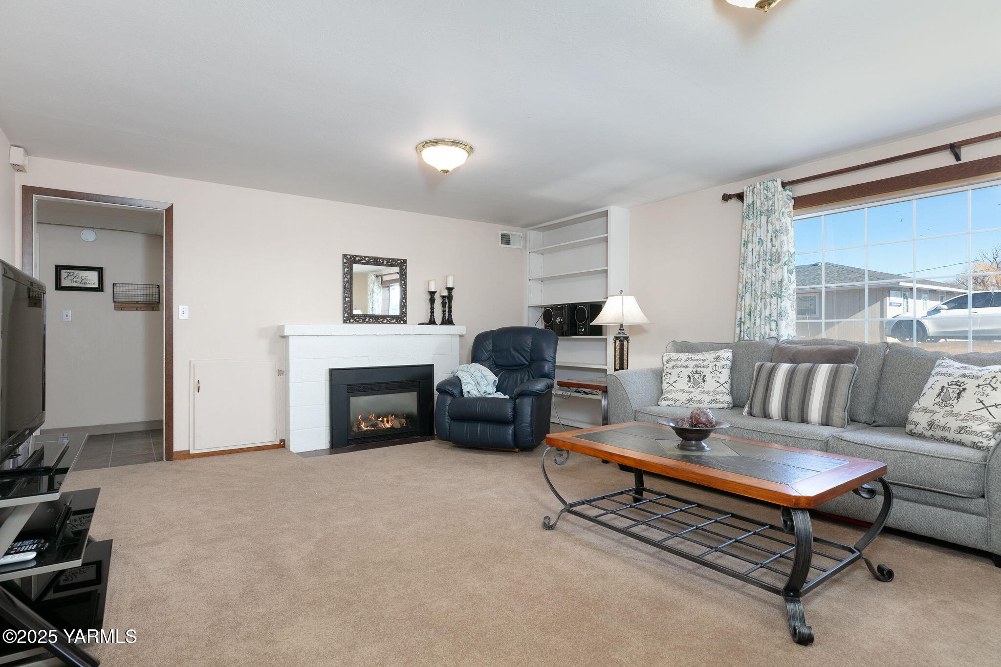 8713- 8711 Tieton Dr