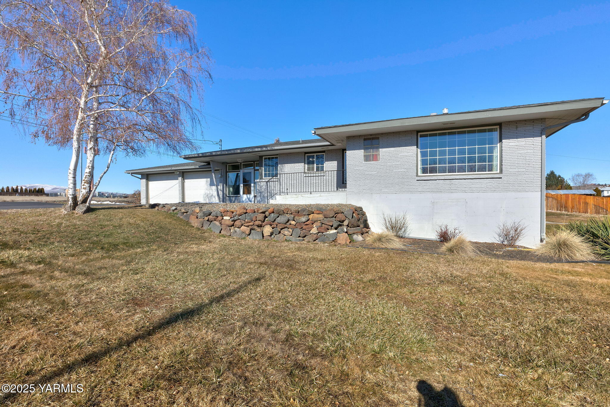 8713- 8711 Tieton Dr