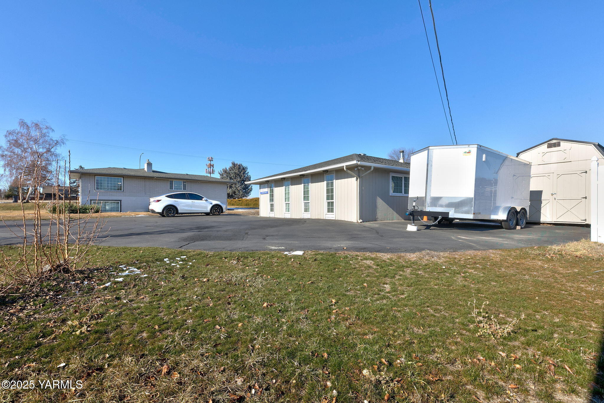 8713- 8711 Tieton Dr