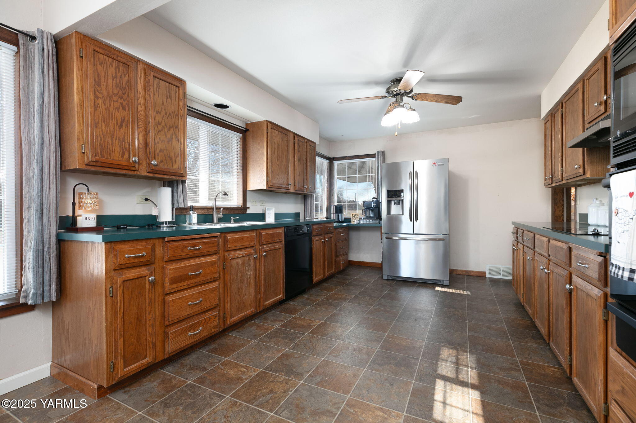 8713- 8711 Tieton Dr