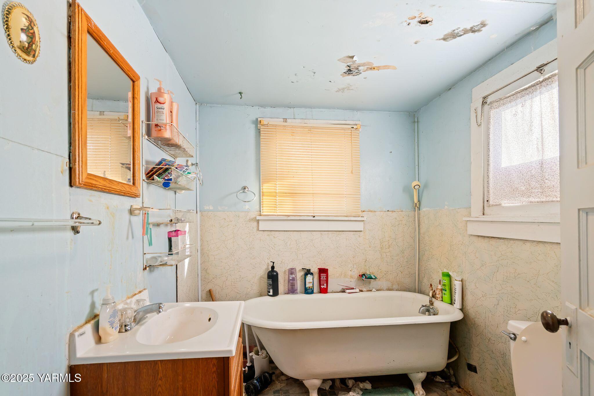 910 S 11th St