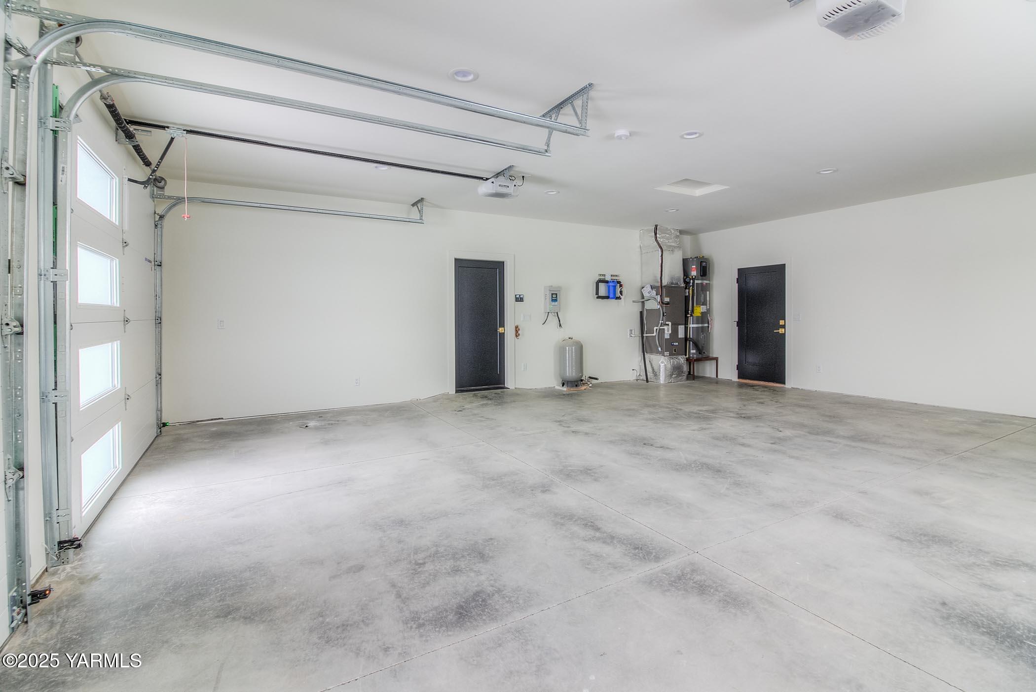 2404 S 70th Ave