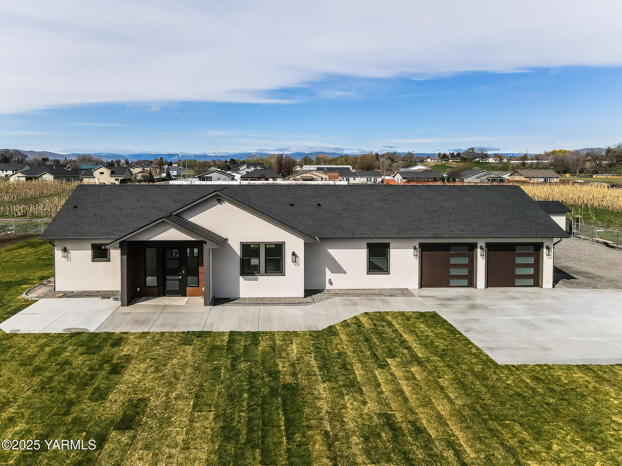 2404 S 70th Ave