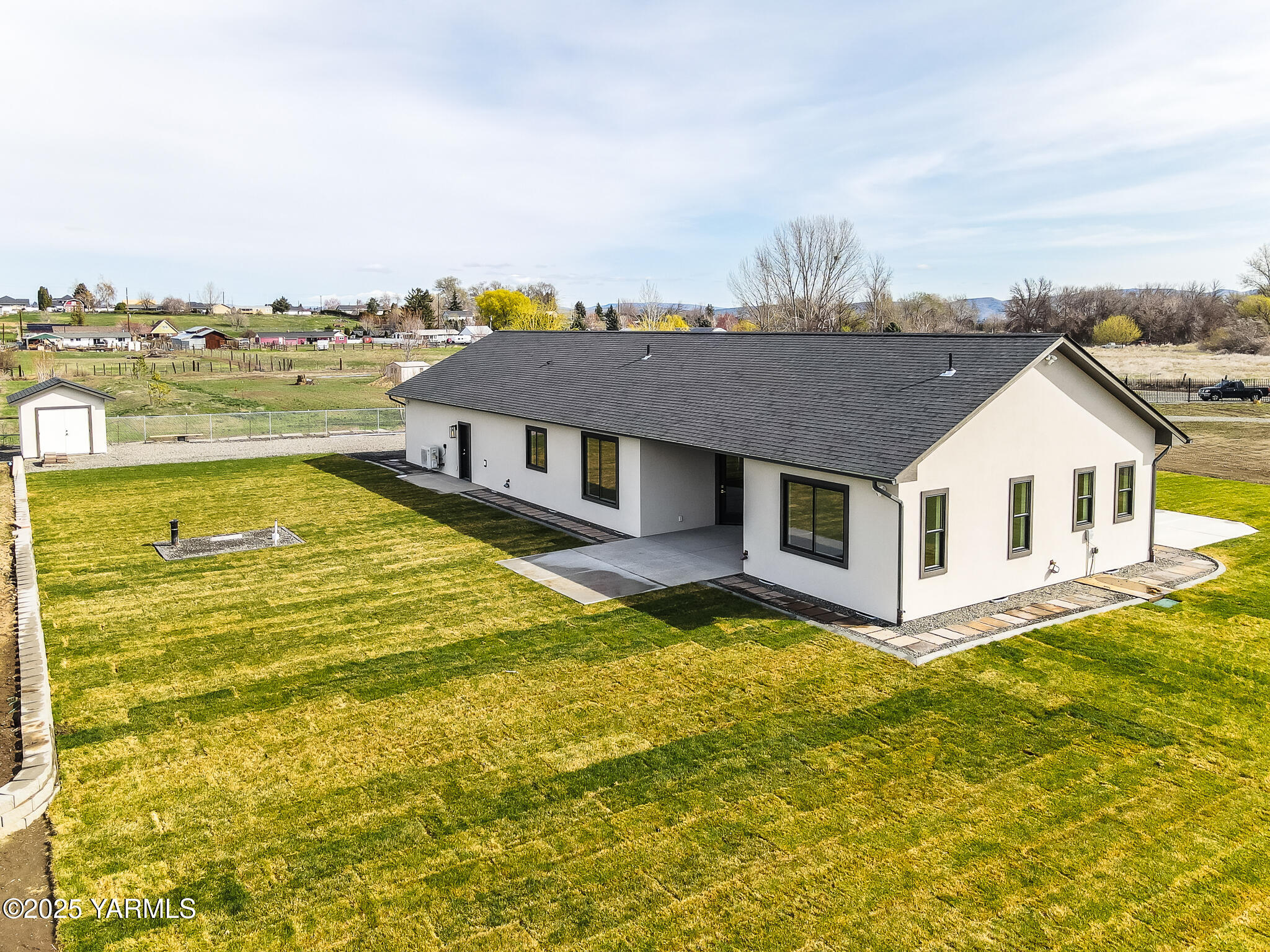 2404 S 70th Ave