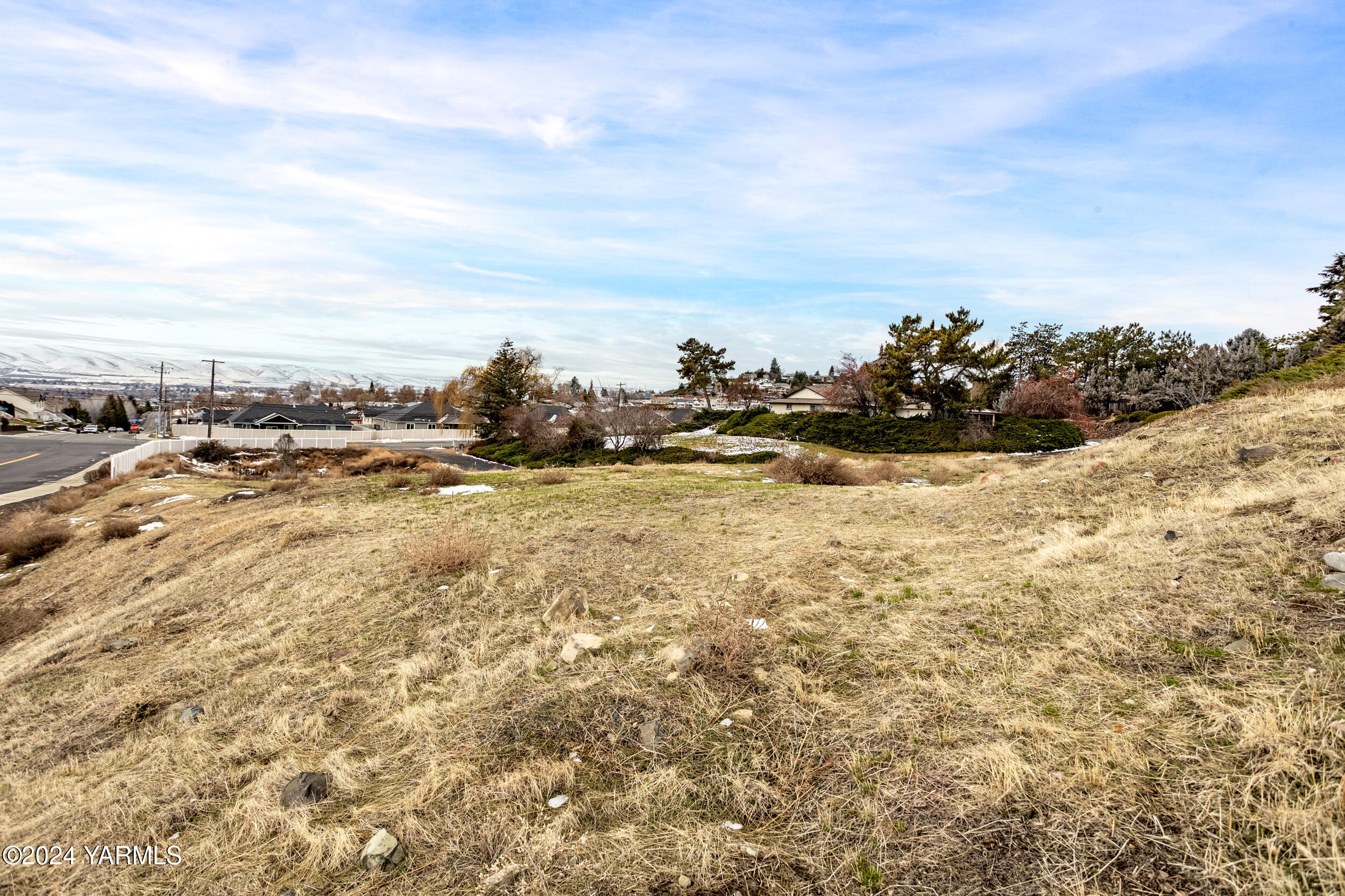 606 N 74th Ave