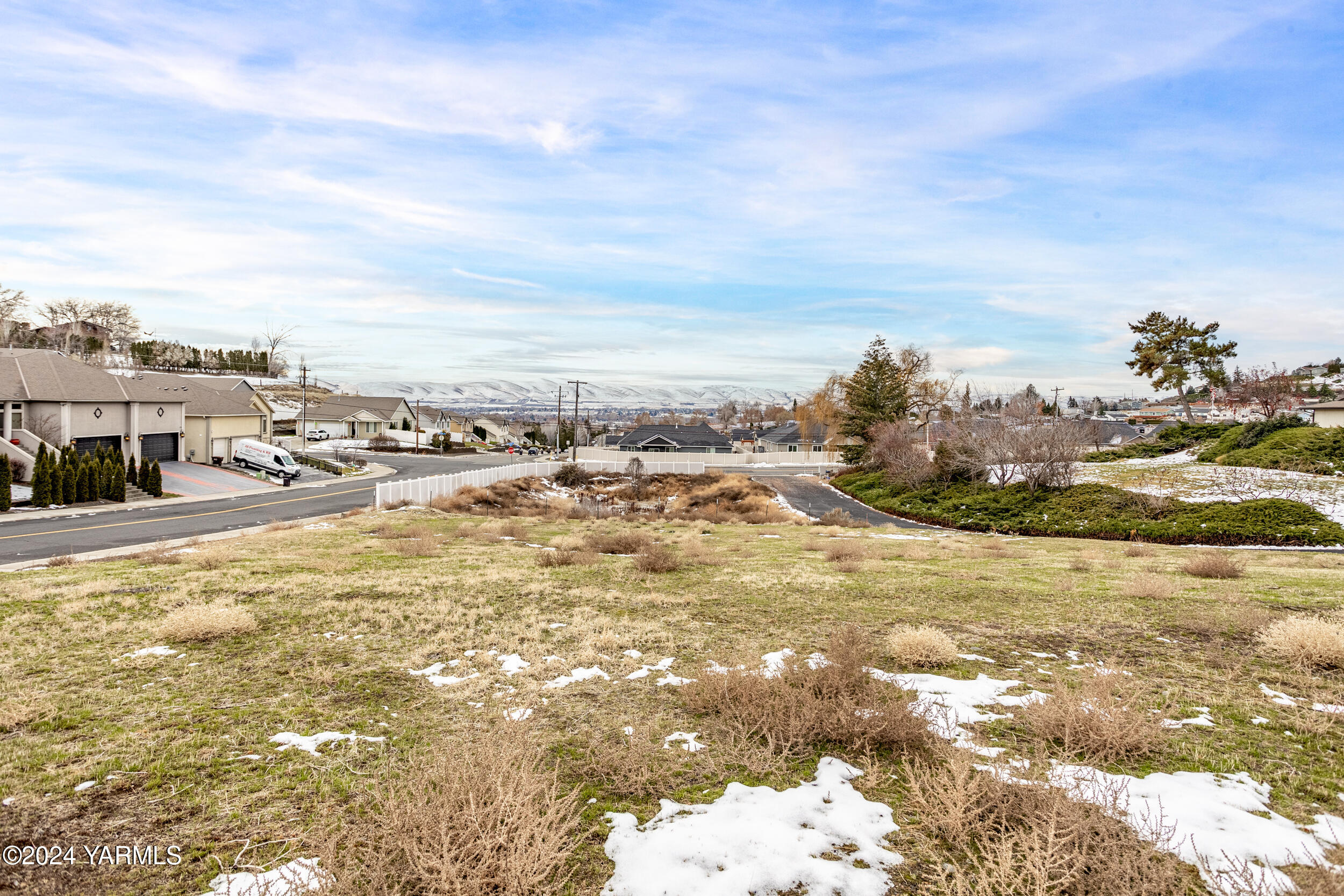 606 N 74th Ave