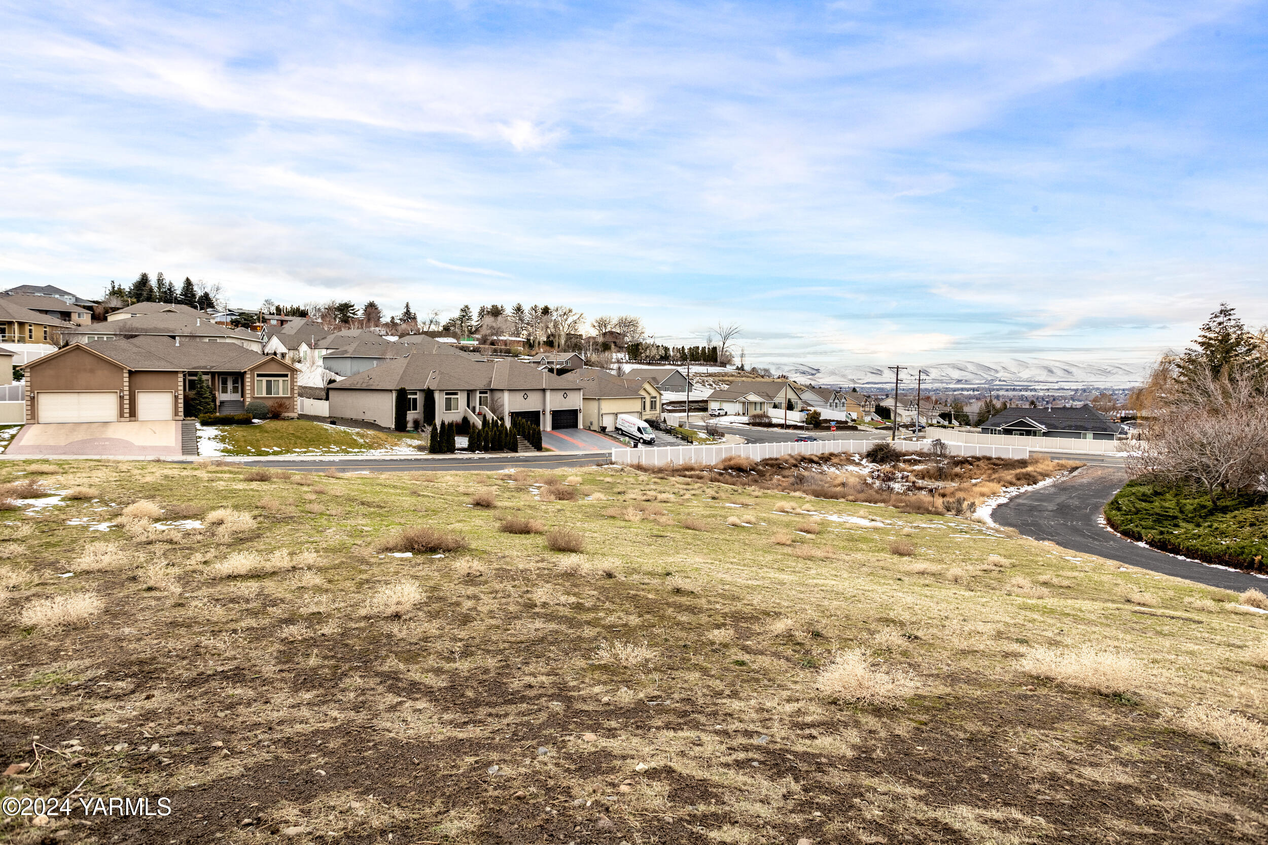 606 N 74th Ave