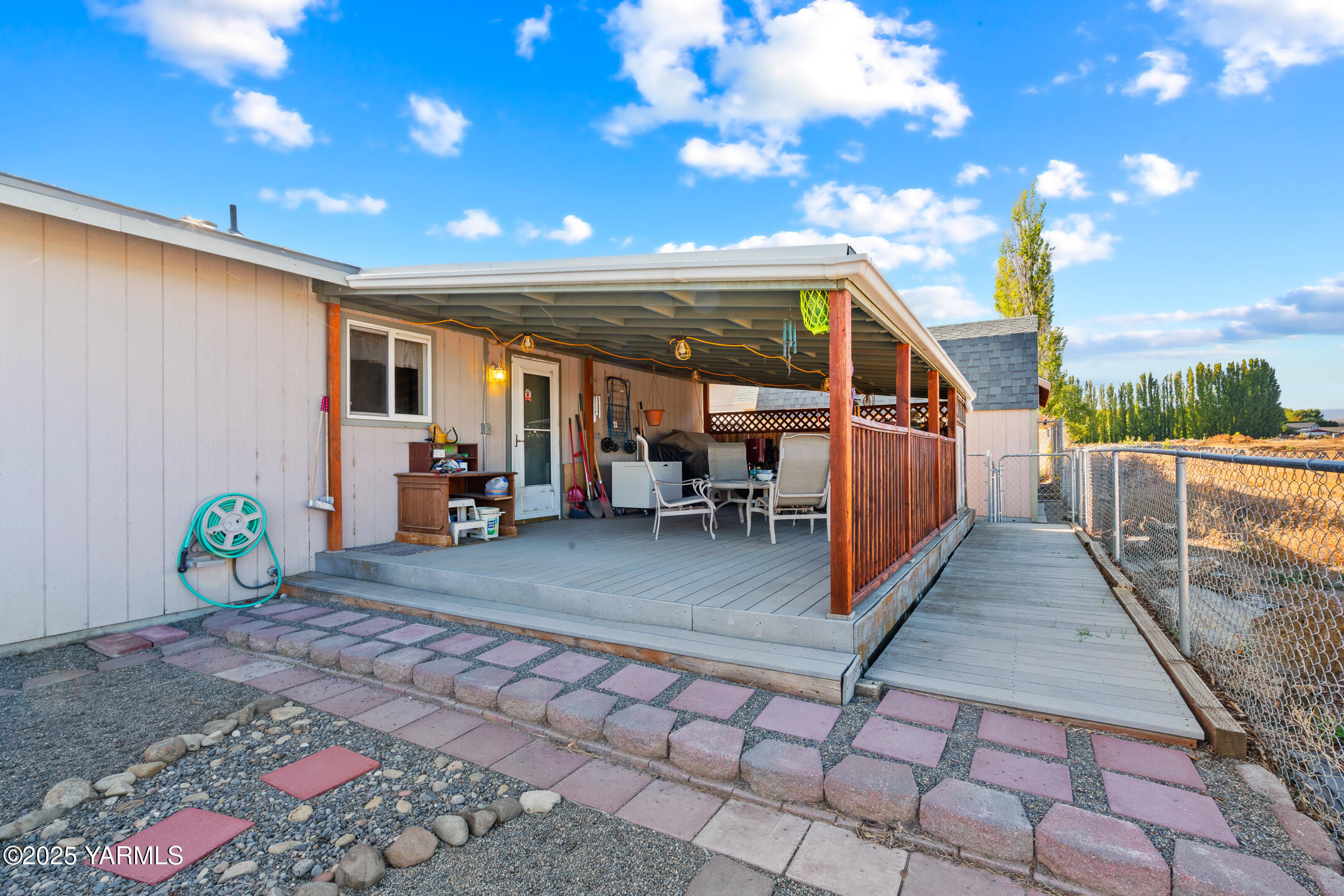 402 Orchard Ln