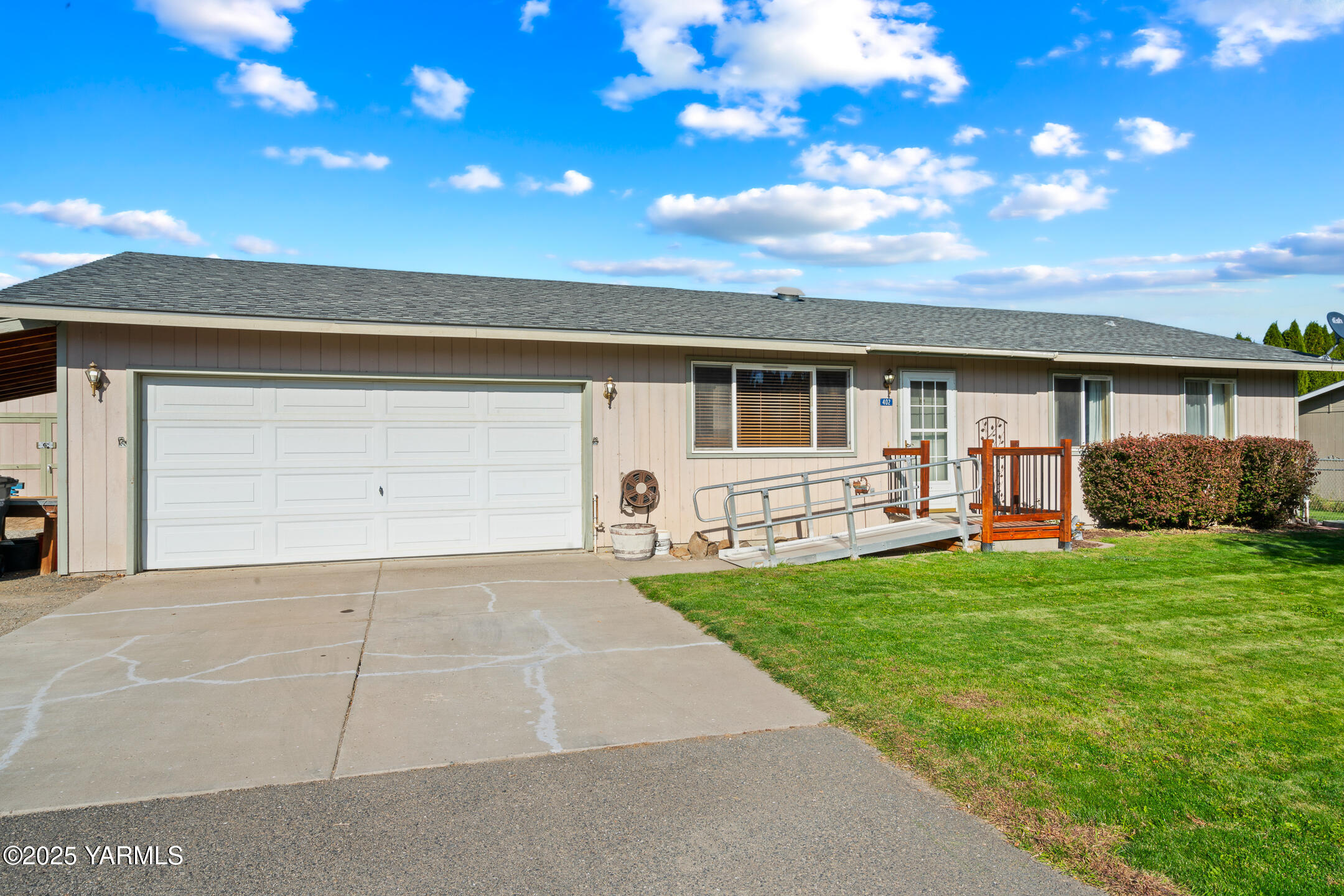 402 Orchard Ln