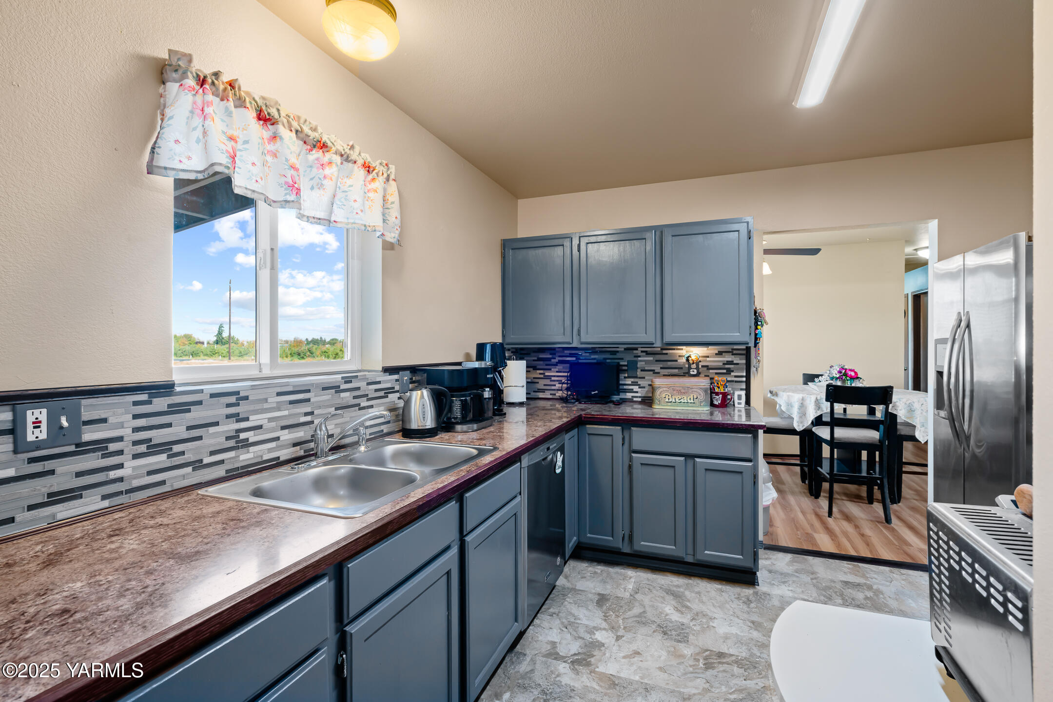 402 Orchard Ln