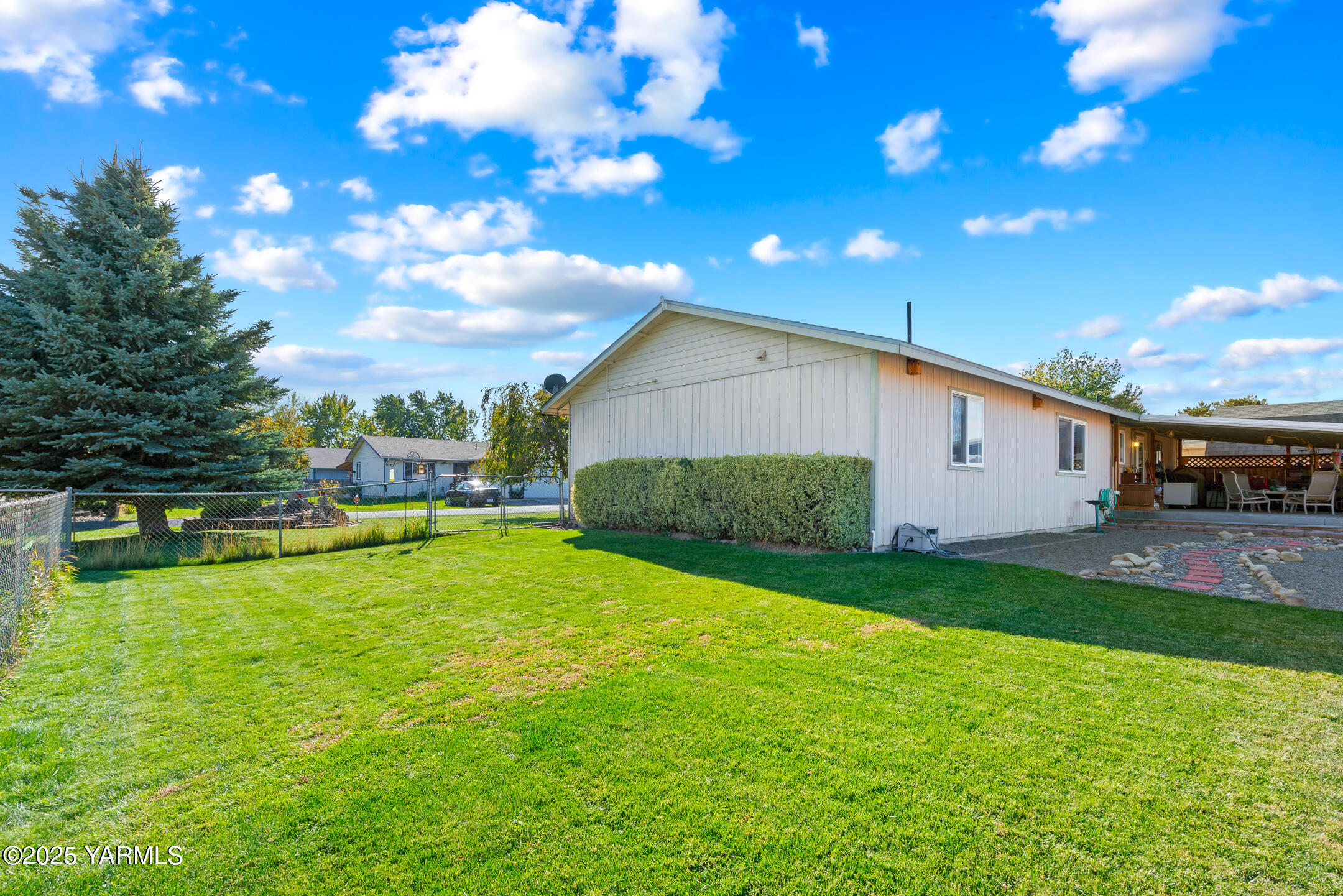 402 Orchard Ln