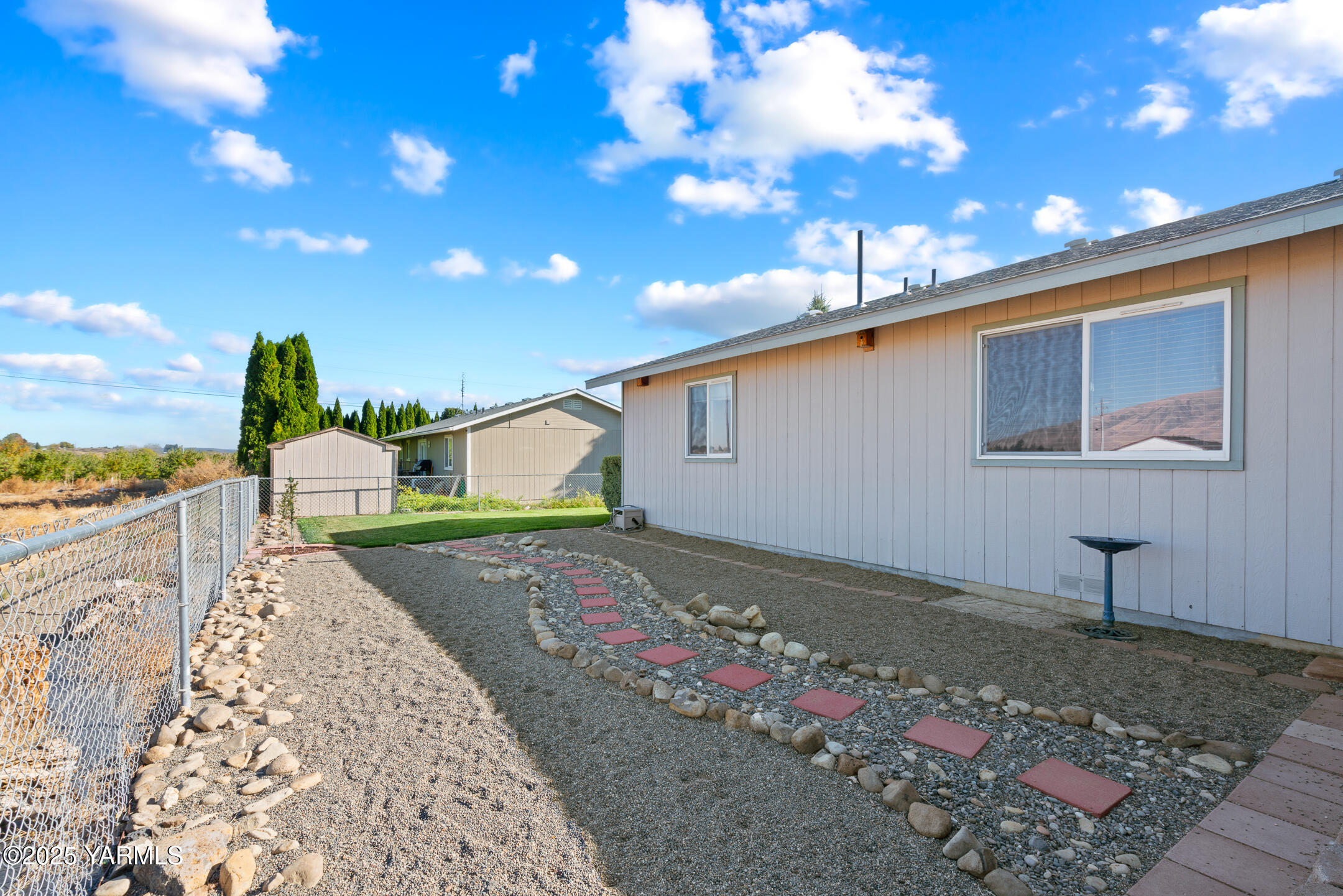 402 Orchard Ln