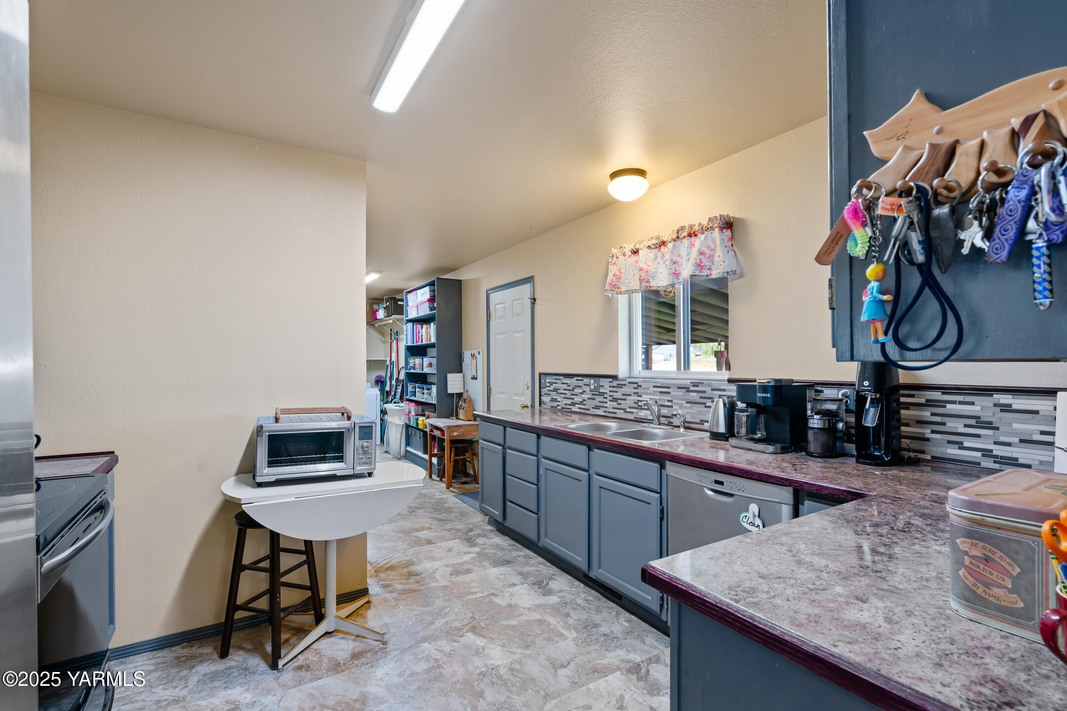 402 Orchard Ln