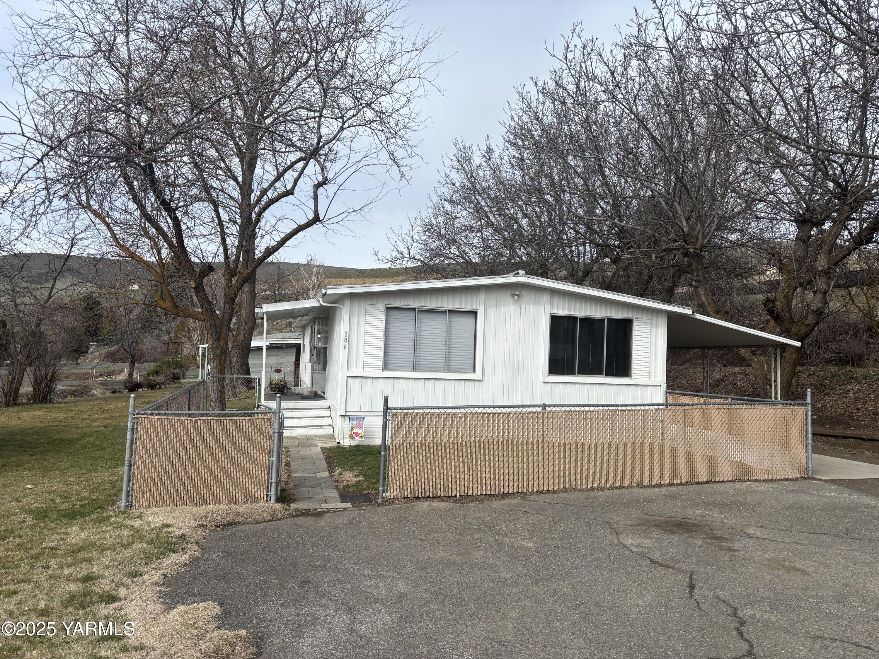 2205 Butterfield Rd Unit: 106