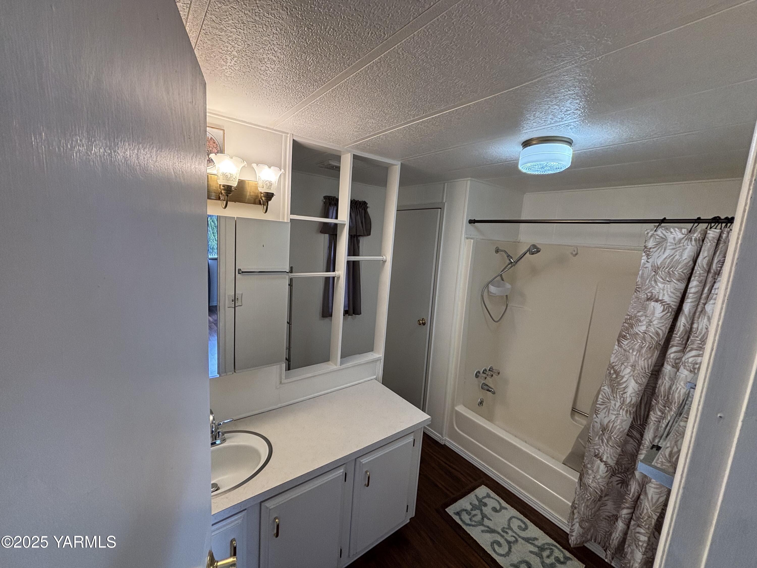 2205 Butterfield Rd Unit: 106