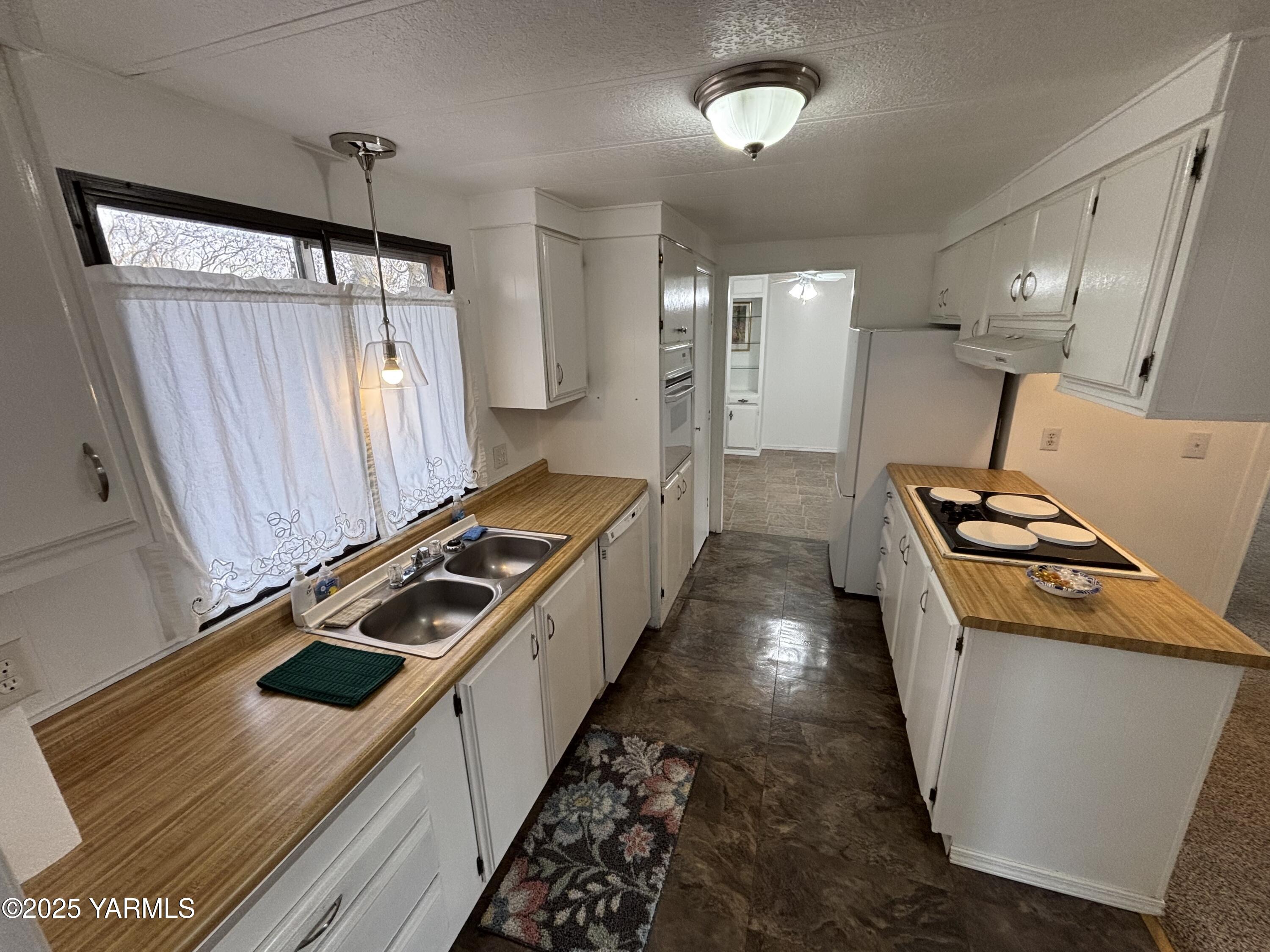 2205 Butterfield Rd Unit: 106
