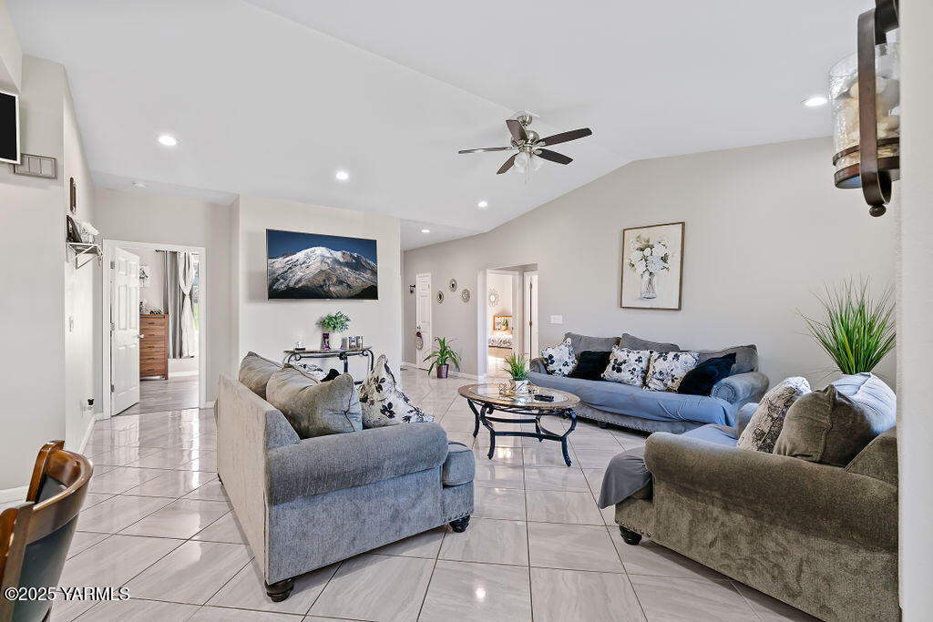 612 W Edison Rd