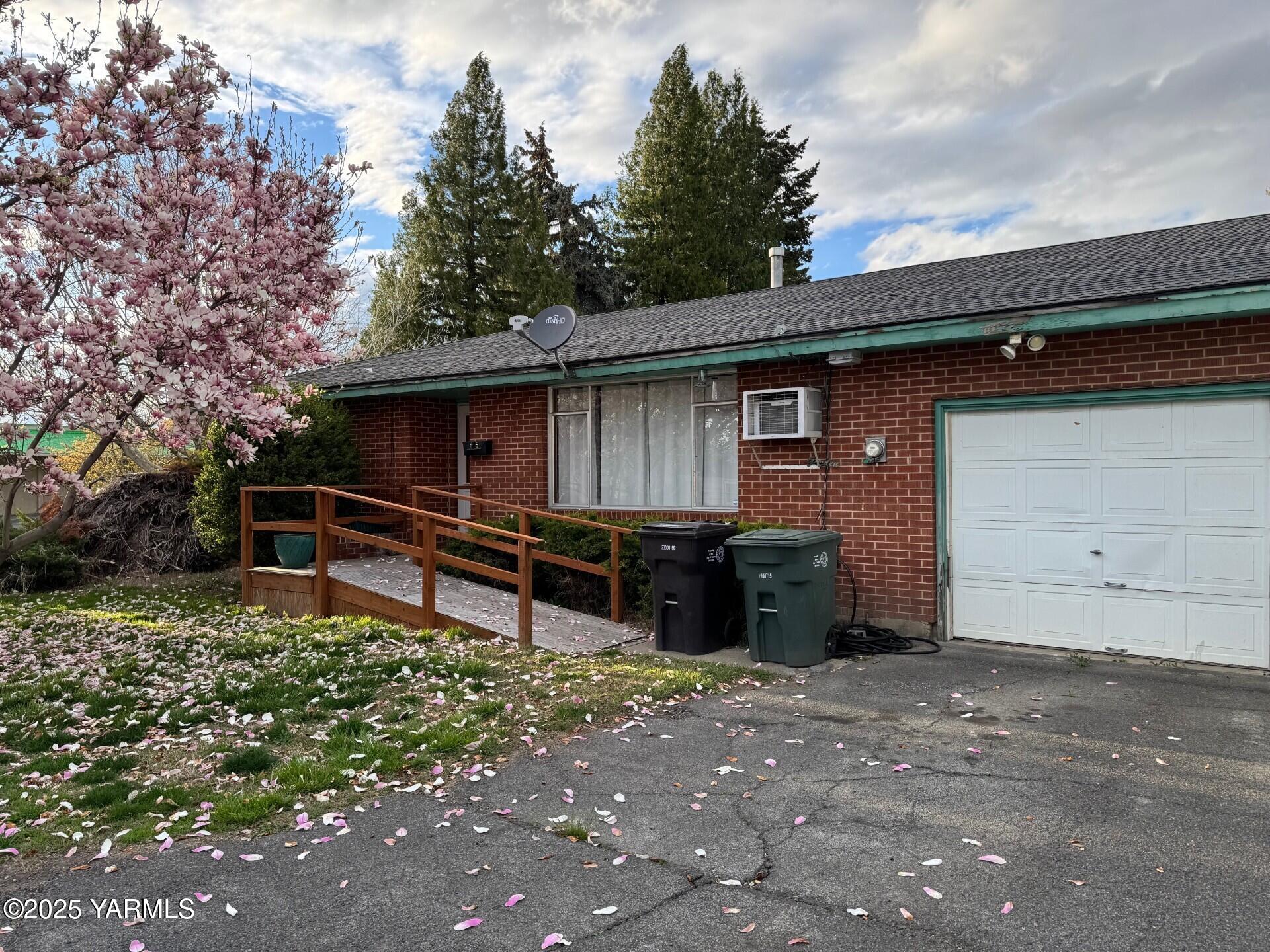 615-617 S 36th Ave