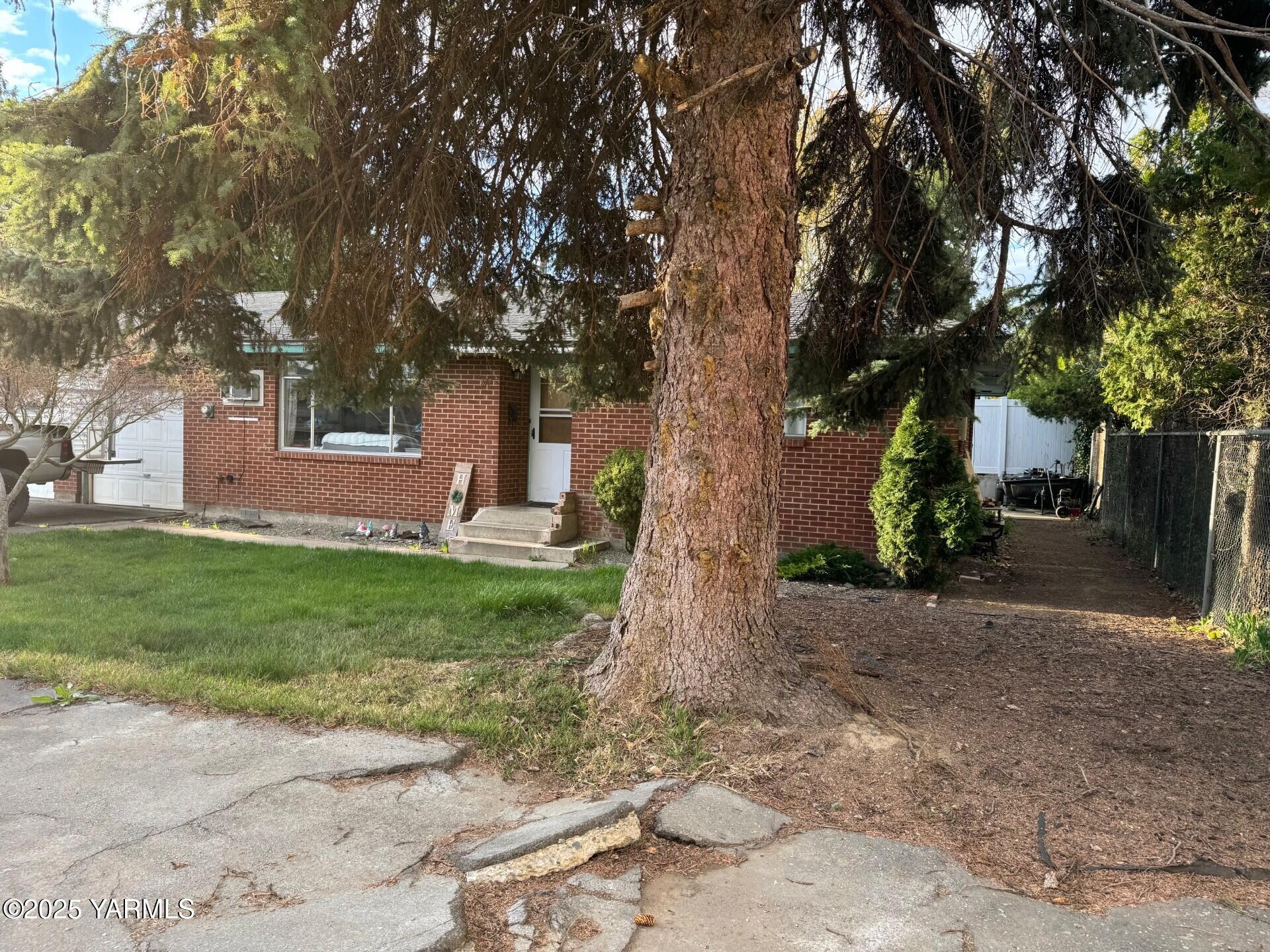 615-617 S 36th Ave