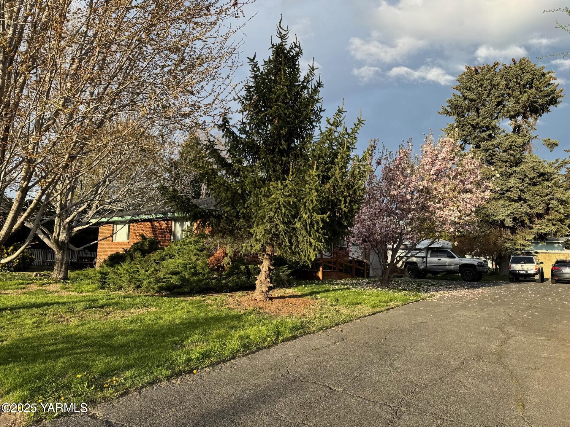 615-617 S 36th Ave