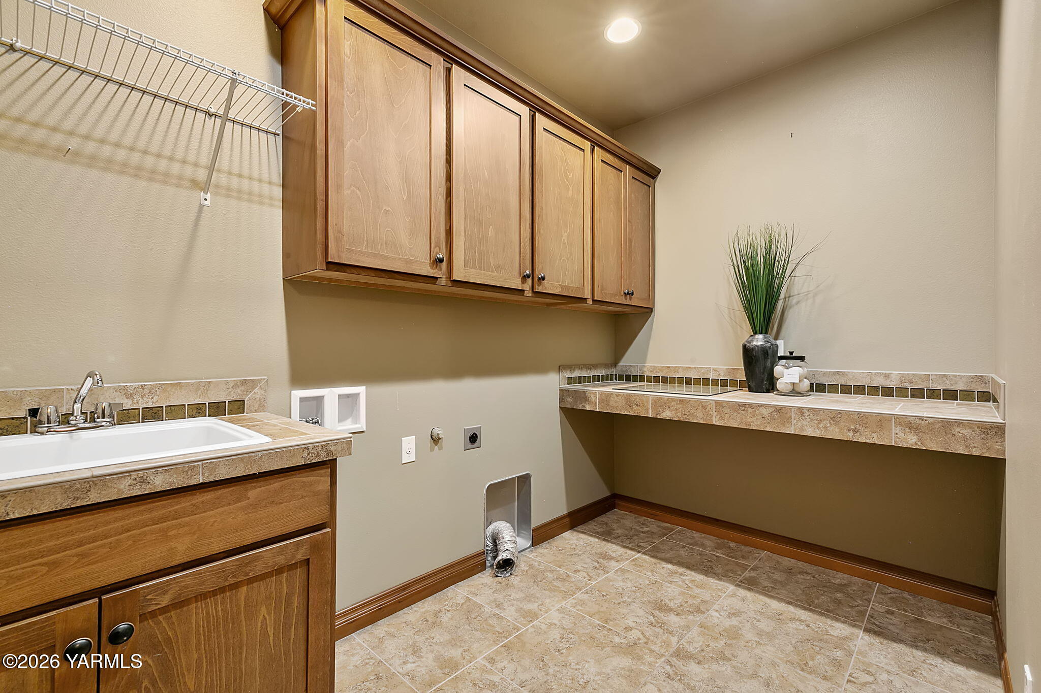 214 S 92nd Ave