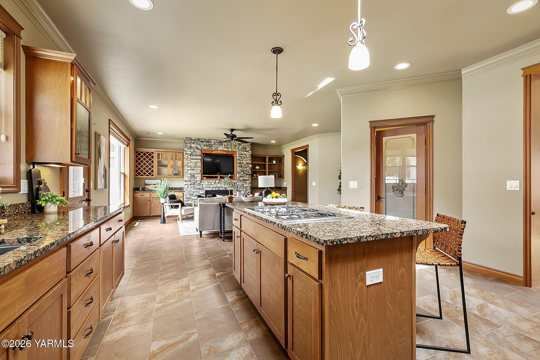 214 S 92nd Ave