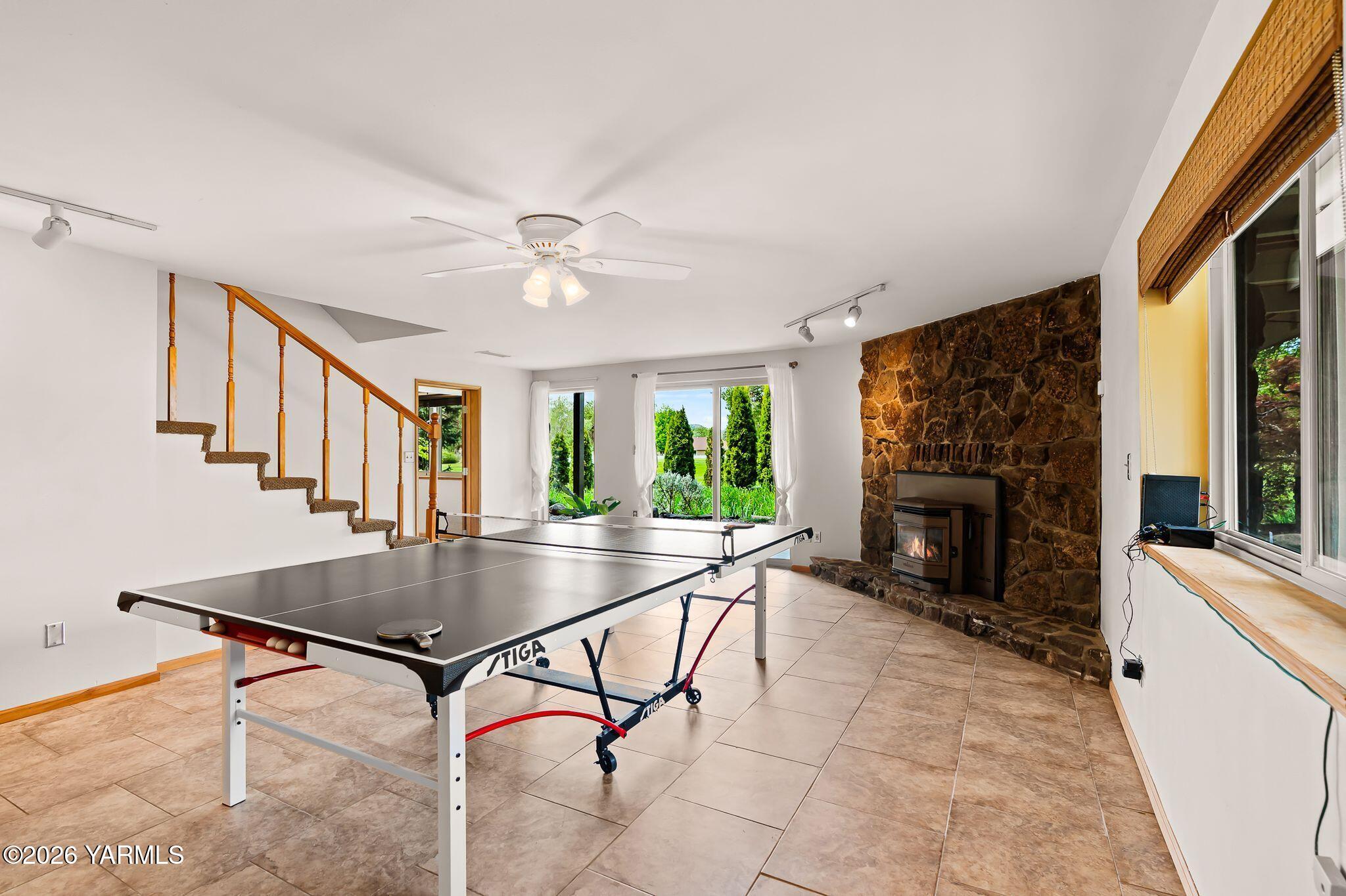 472 Vista Ln