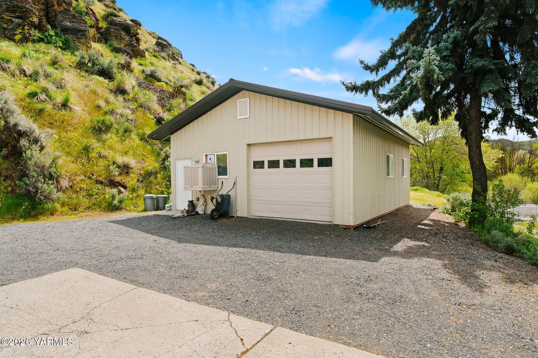 472 Vista Ln