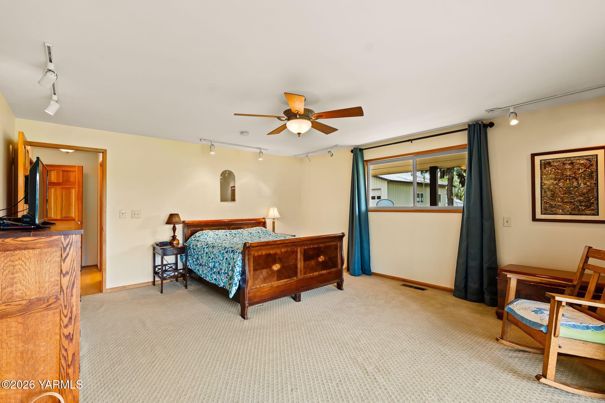 472 Vista Ln