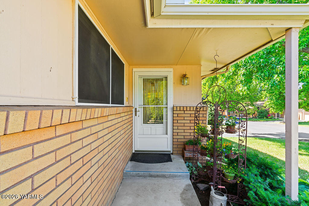 7610 Summitview Ave Unit: 11