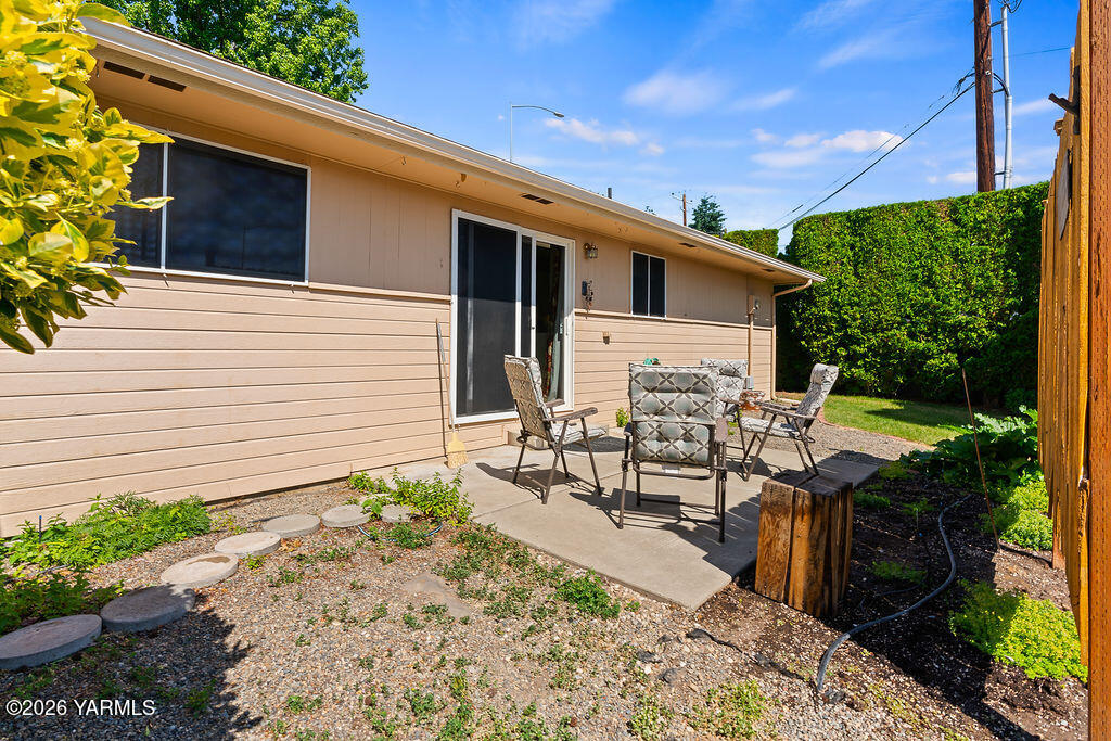 7610 Summitview Ave Unit: 11