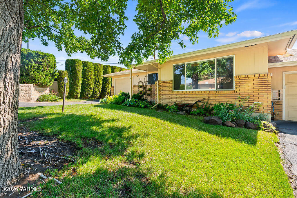 7610 Summitview Ave Unit: 11
