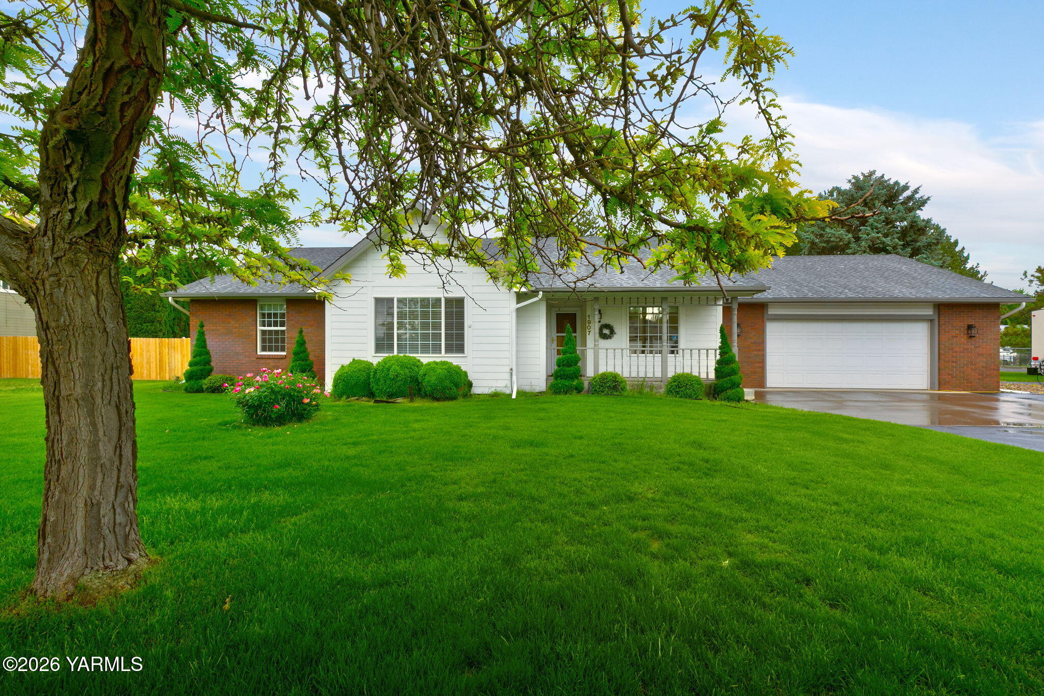 1907 S 44th Ave