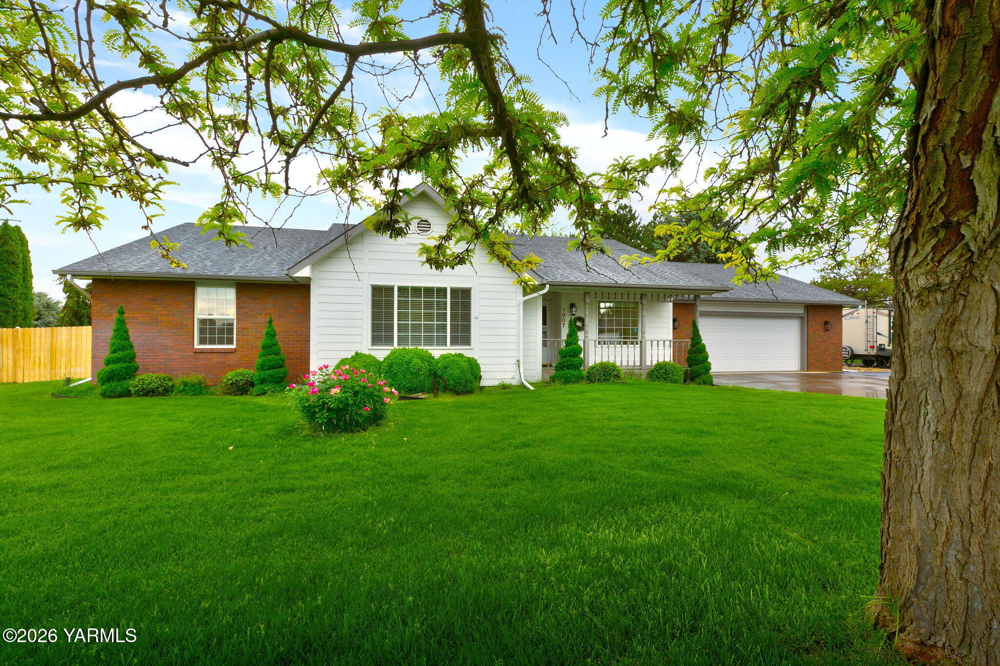 1907 S 44th Ave