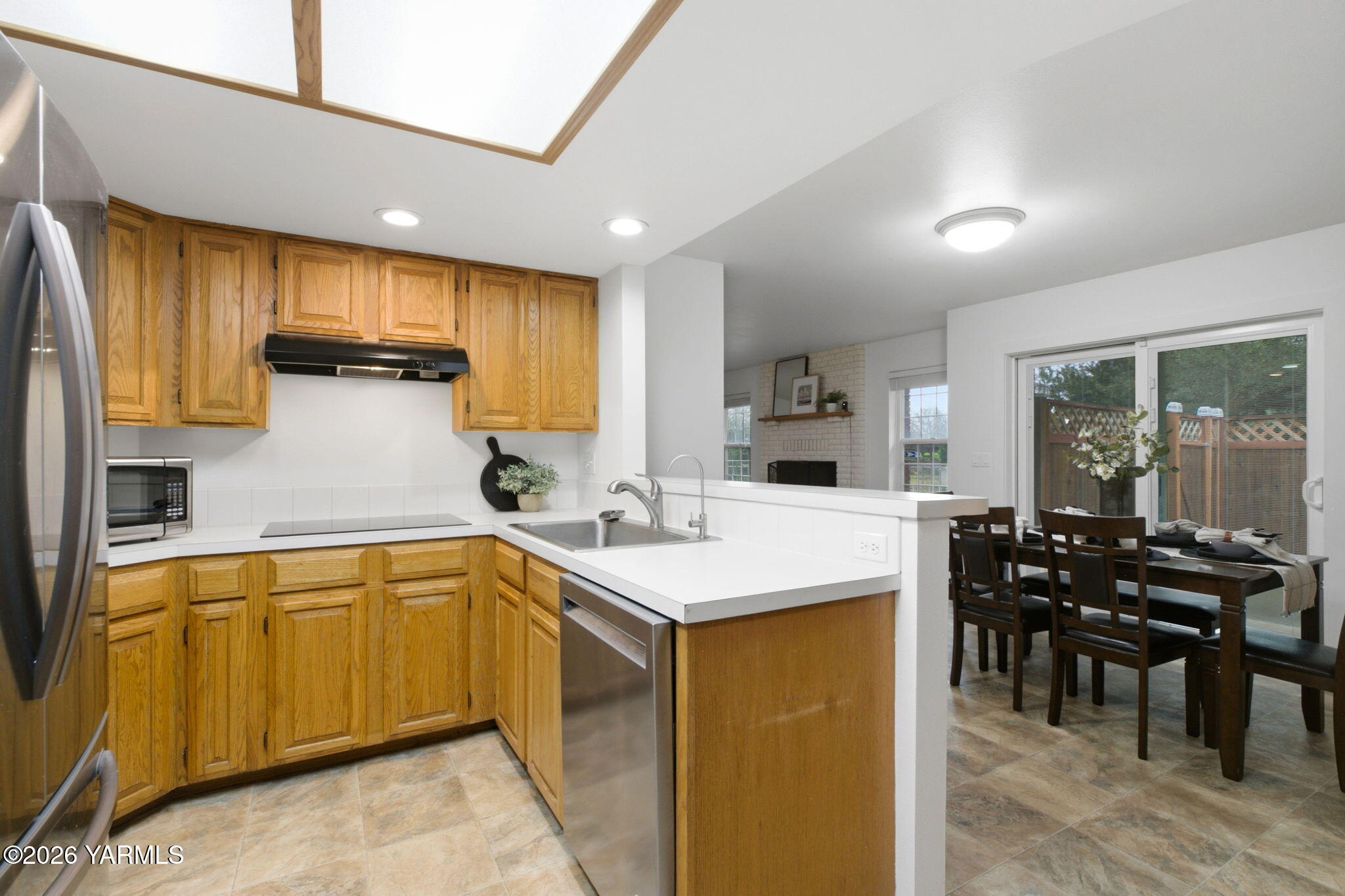 1907 S 44th Ave
