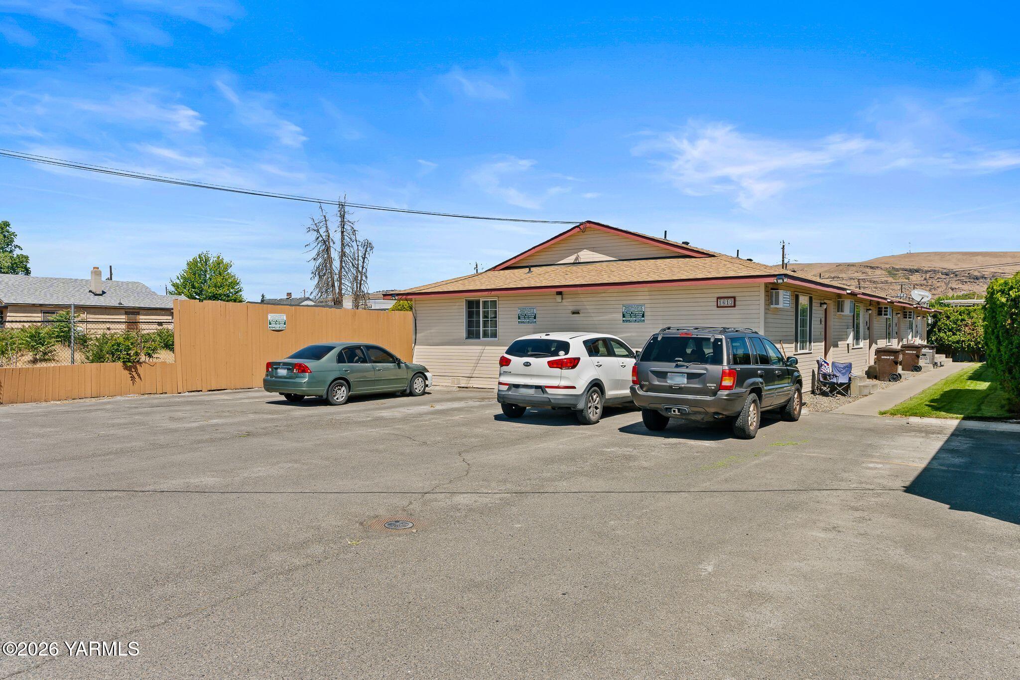 1613 Garrett St
