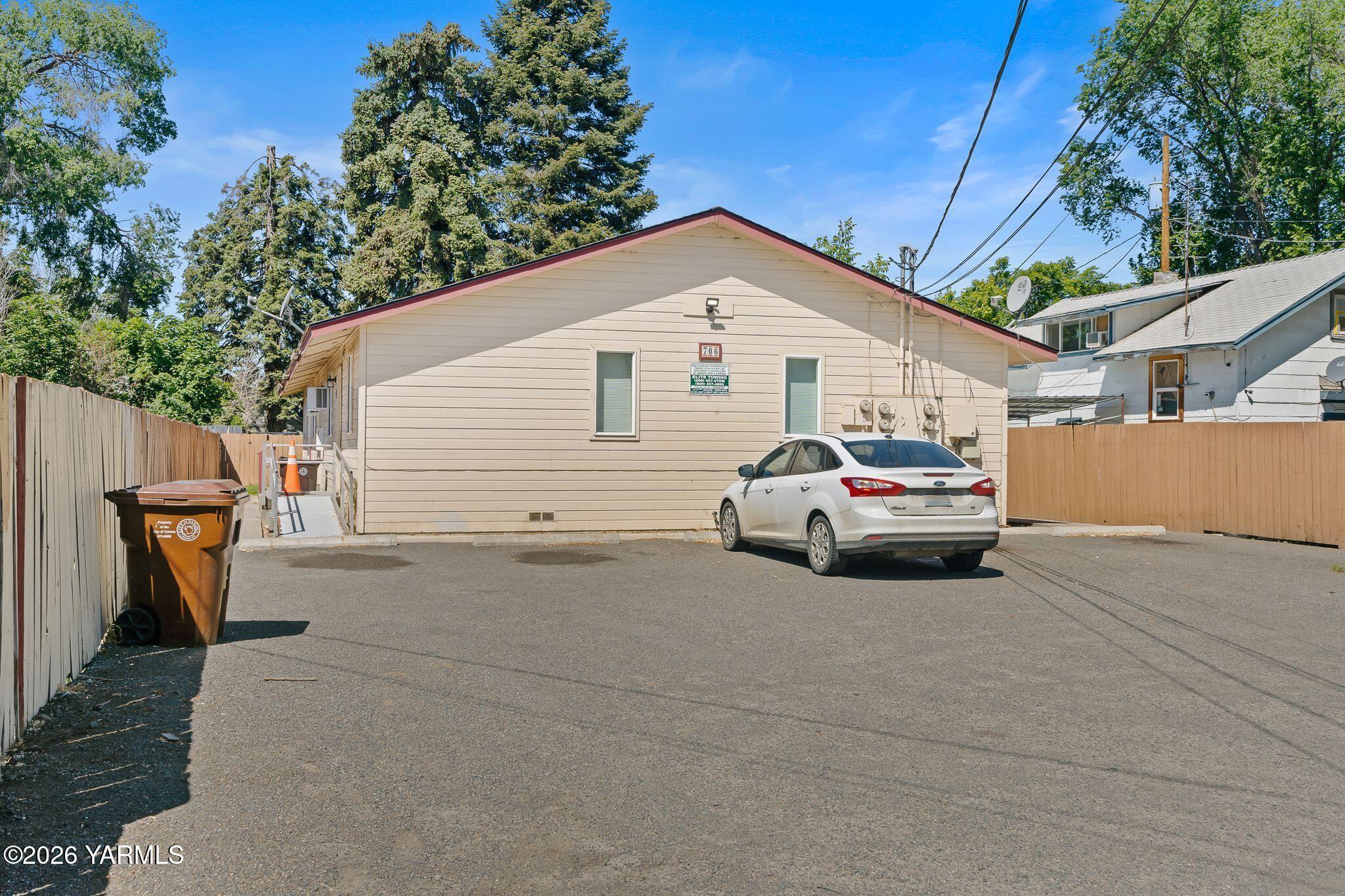 706 N 15th Ave