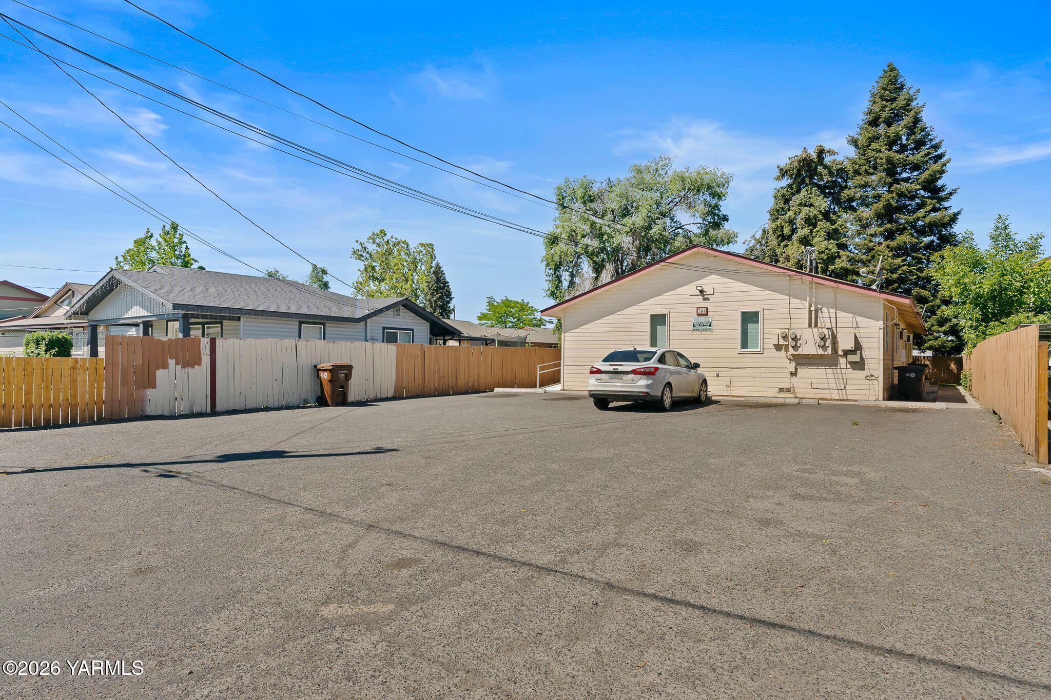 706 N 15th Ave