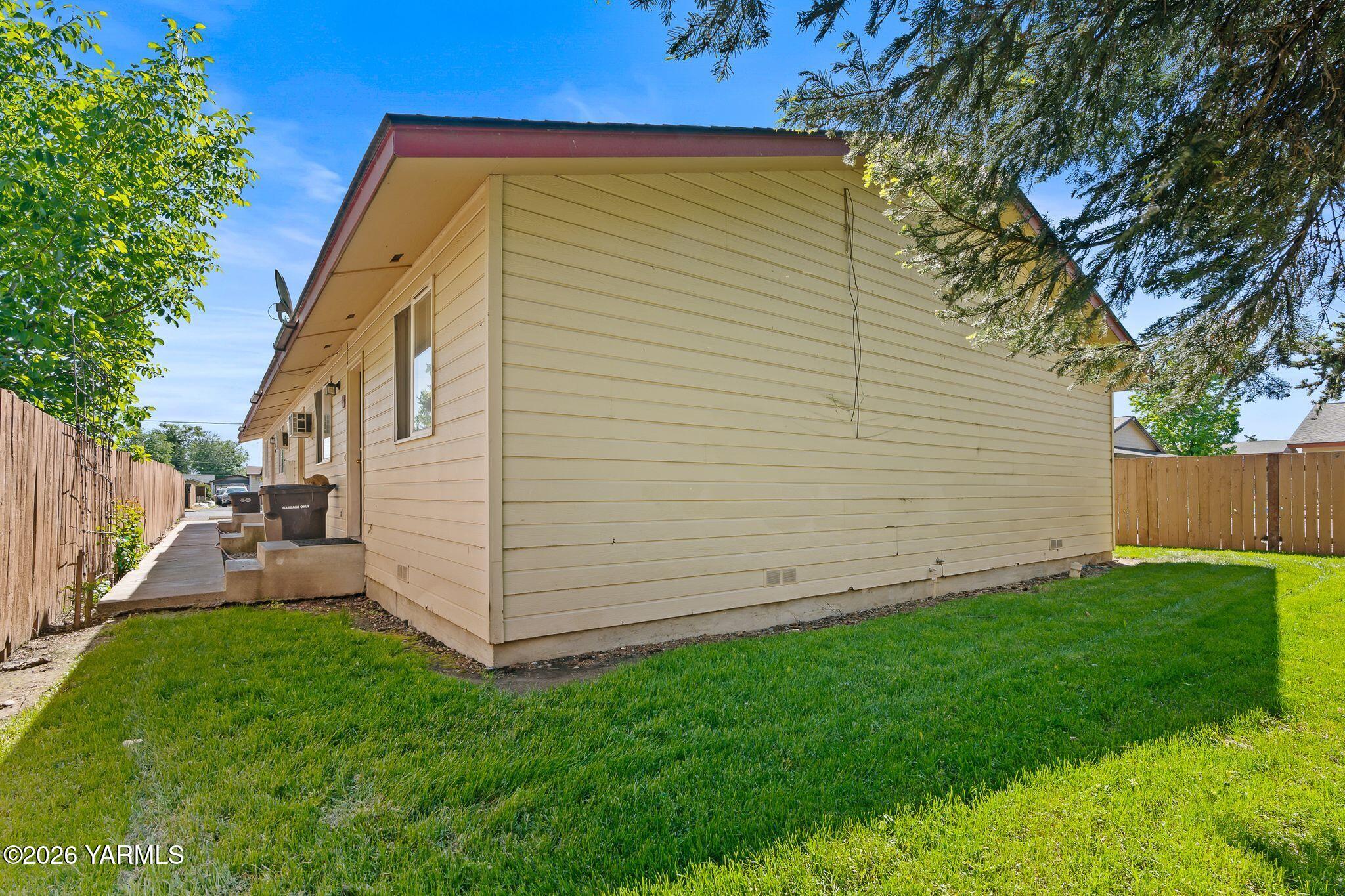 706 N 15th Ave