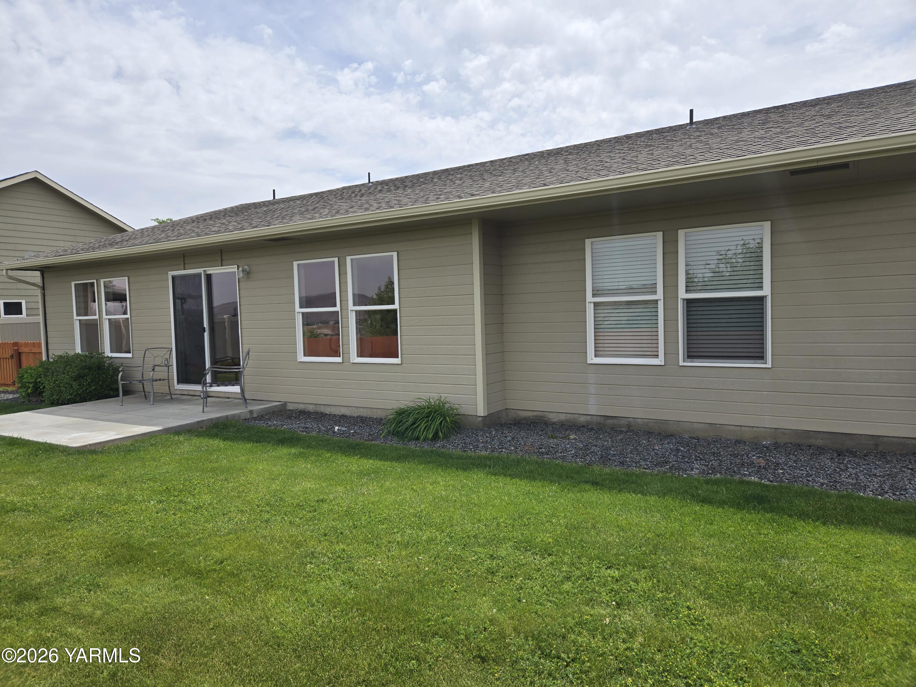 1609 W Naches Ave