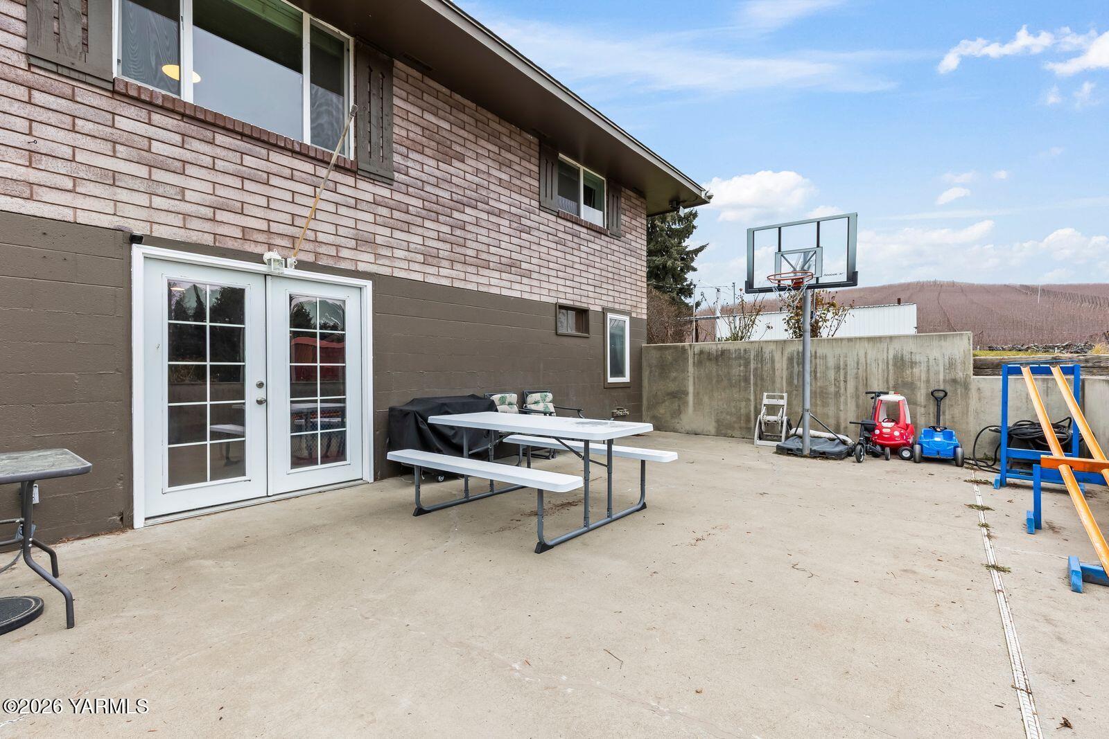 651 Pleasant Valley Rd