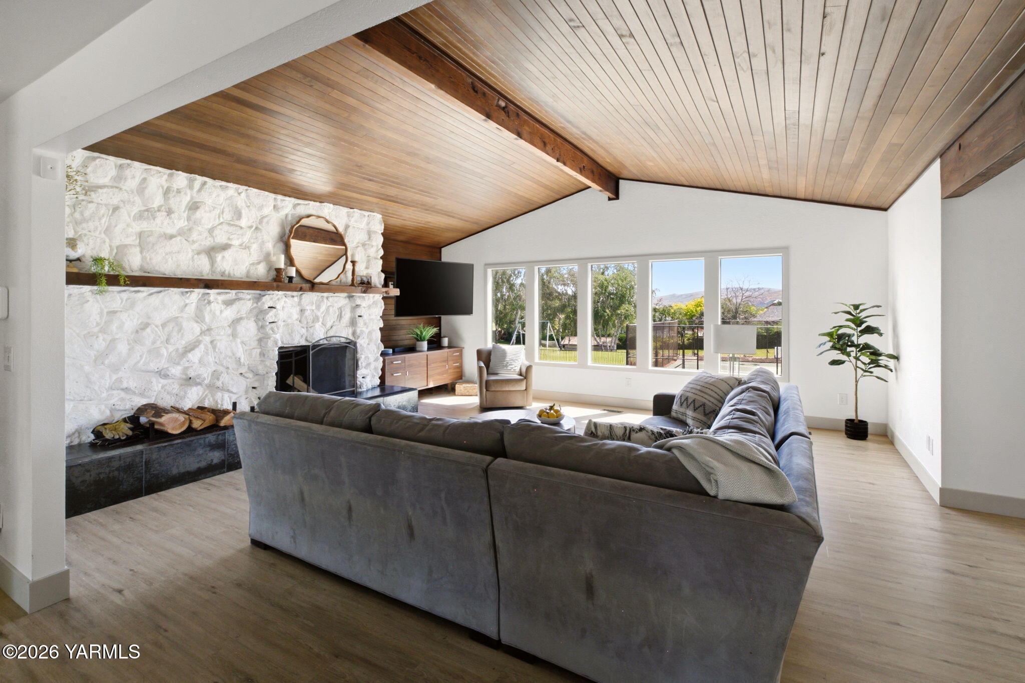 1953 Crusher Canyon Rd