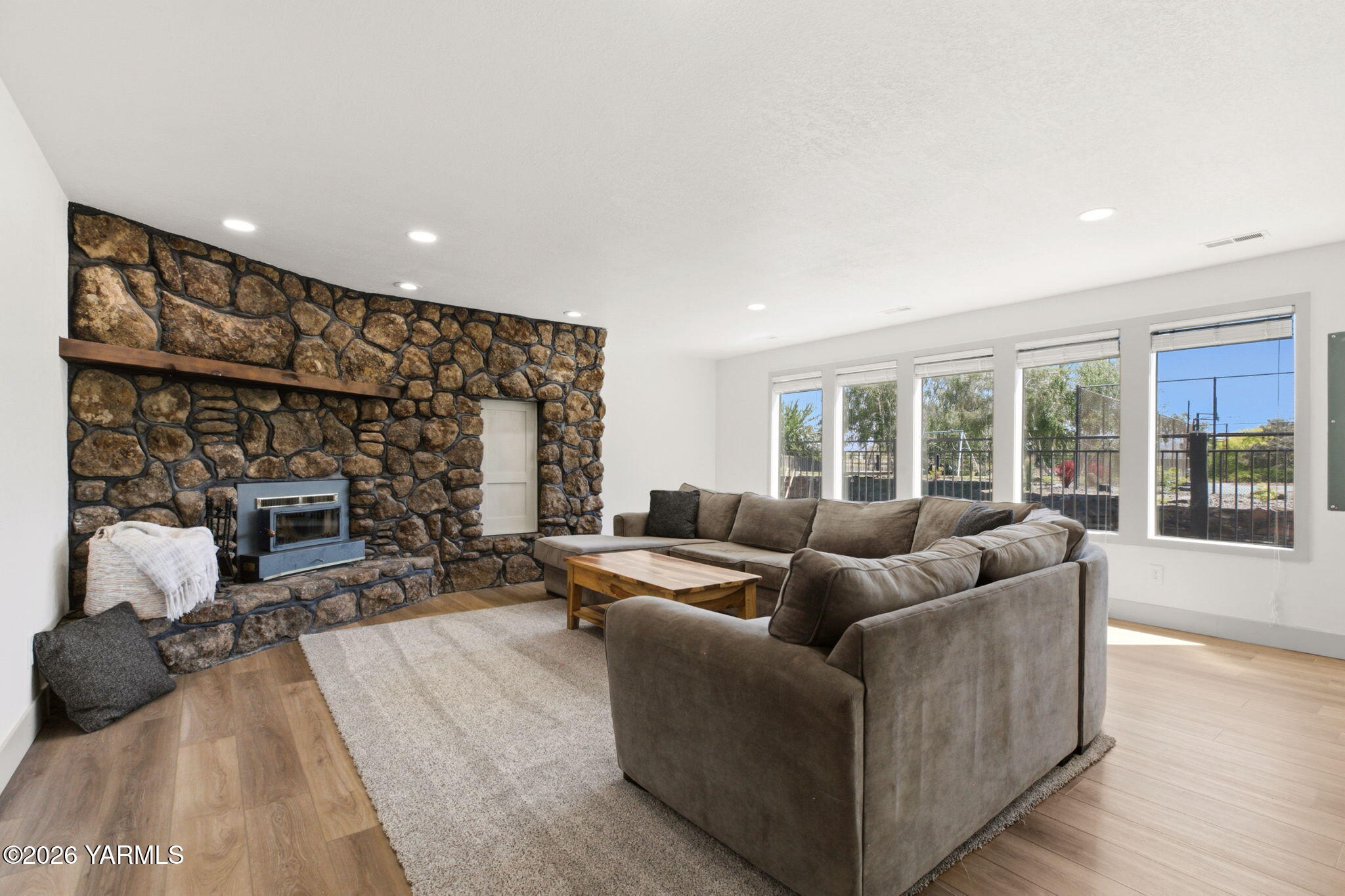 1953 Crusher Canyon Rd