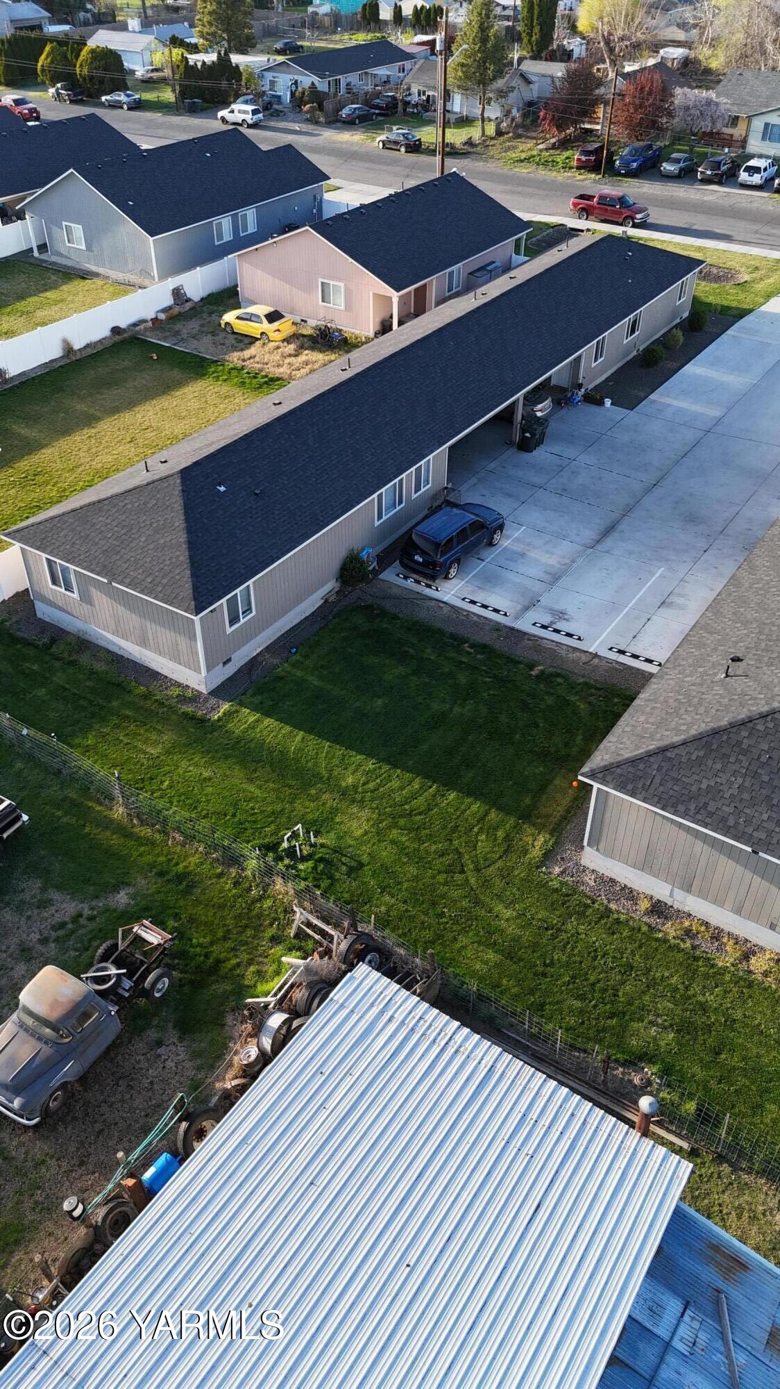 624 E 4th St
