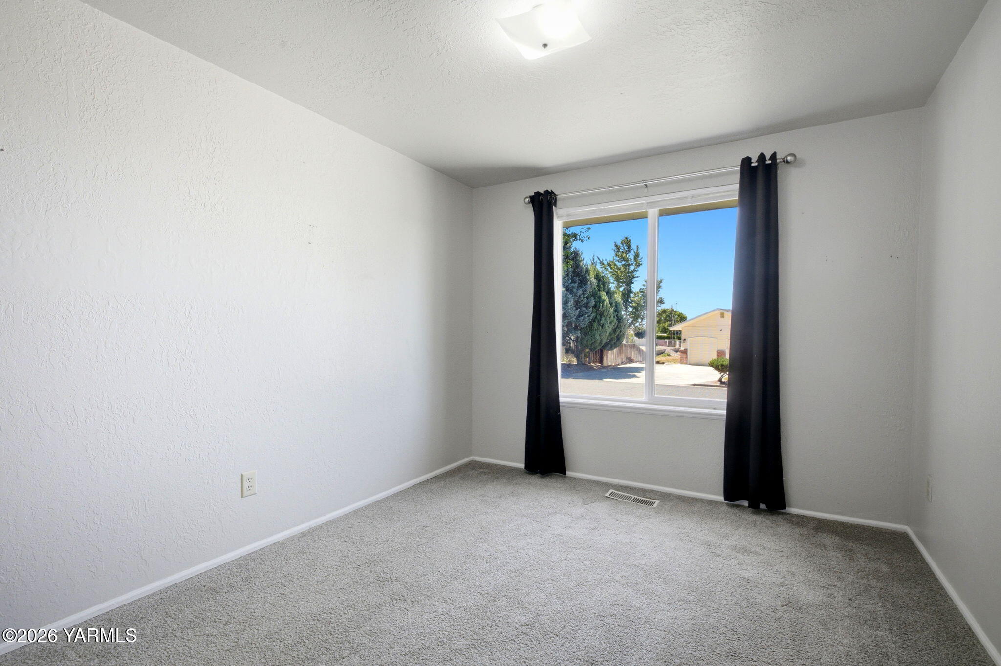 5303 N Sky Vista Ave