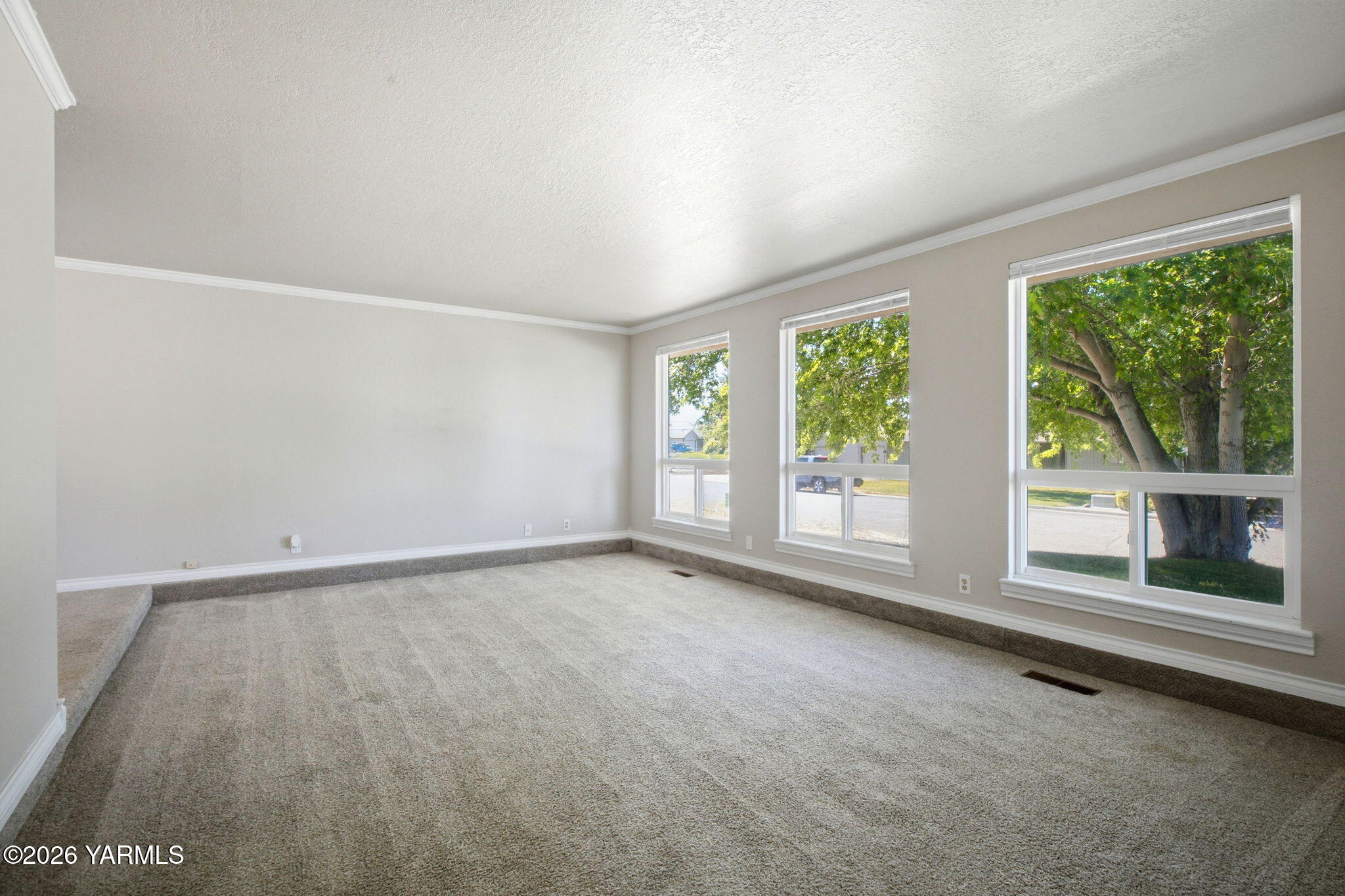 5303 N Sky Vista Ave